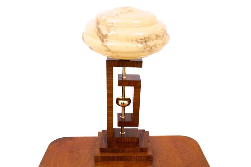 Lampa stołowa Art Deco, szkło kremowy brązowy, drewno brązowy, mosiądz złoty, Polska, lata 50.