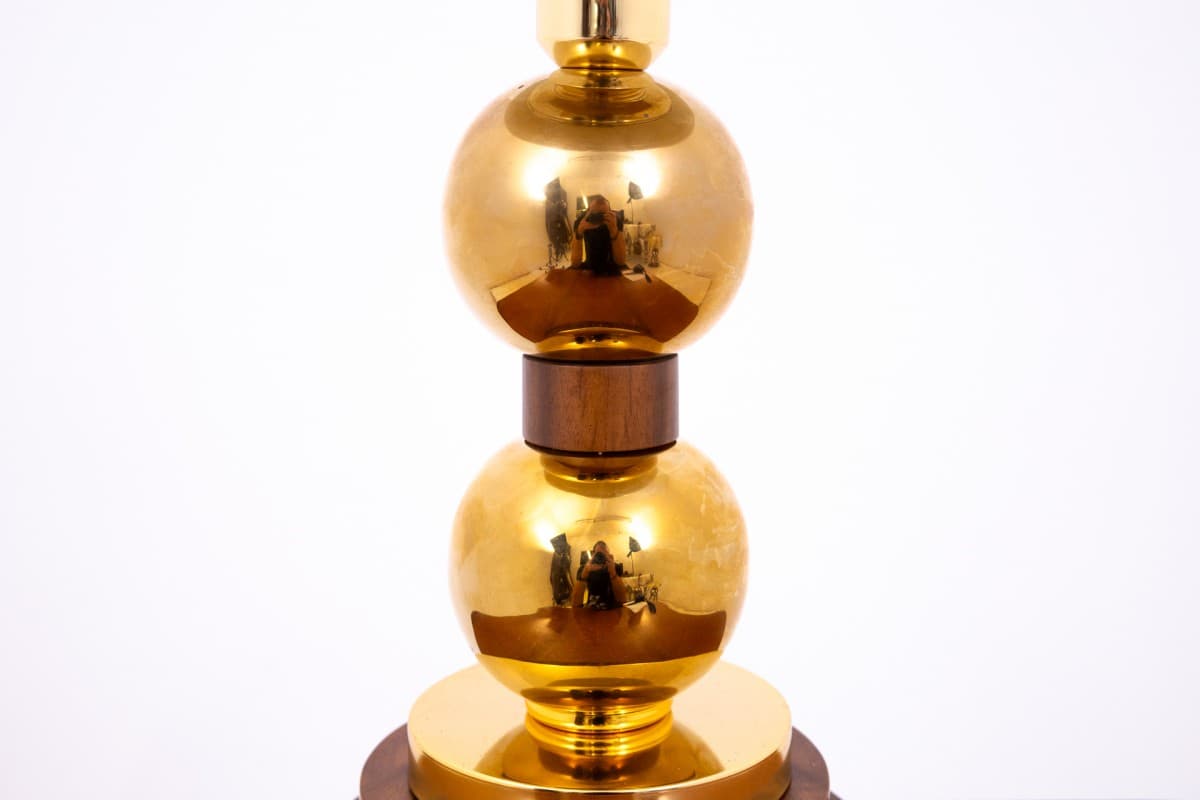 Lampa stołowa Art Deco, szkło kremowobiałe, metal złoty, drewno brązowy, Polska, lata 50. - 355956