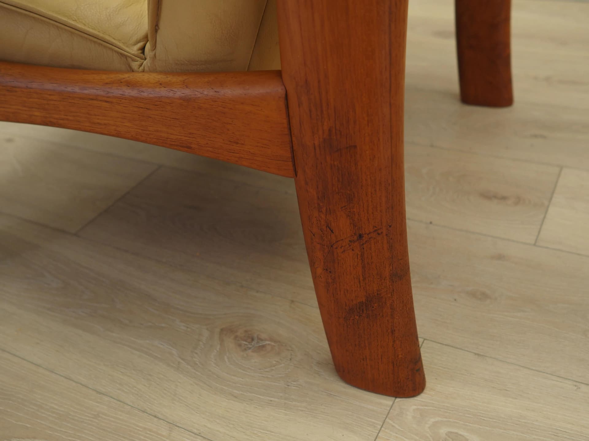 Fotel, skóra żółta, teak, Dania, lata 60. - 26308