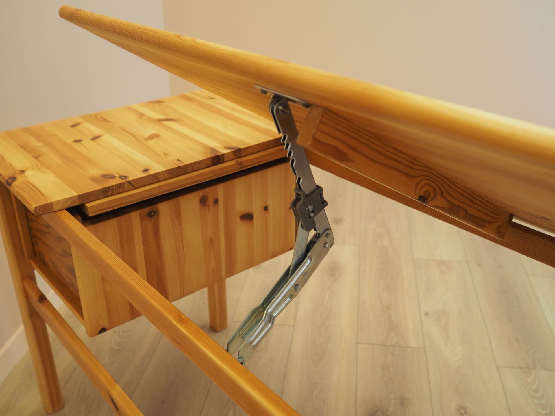 Desk, brown pine, Denmark, 1990s. - 356423