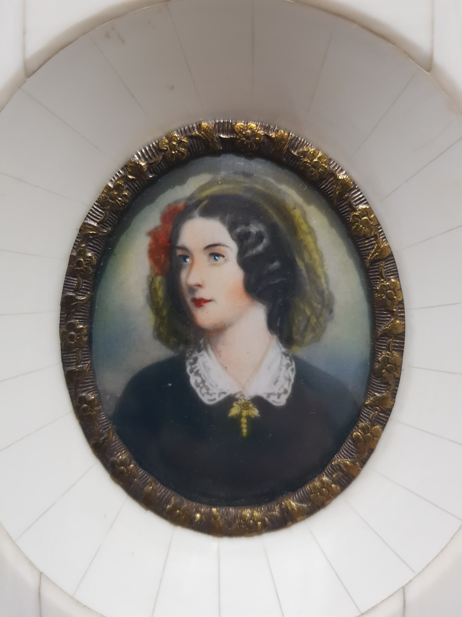 Miniatura portretowa Lola Montez, masa perłowa brąz, Francja, początek XX w. - 356849