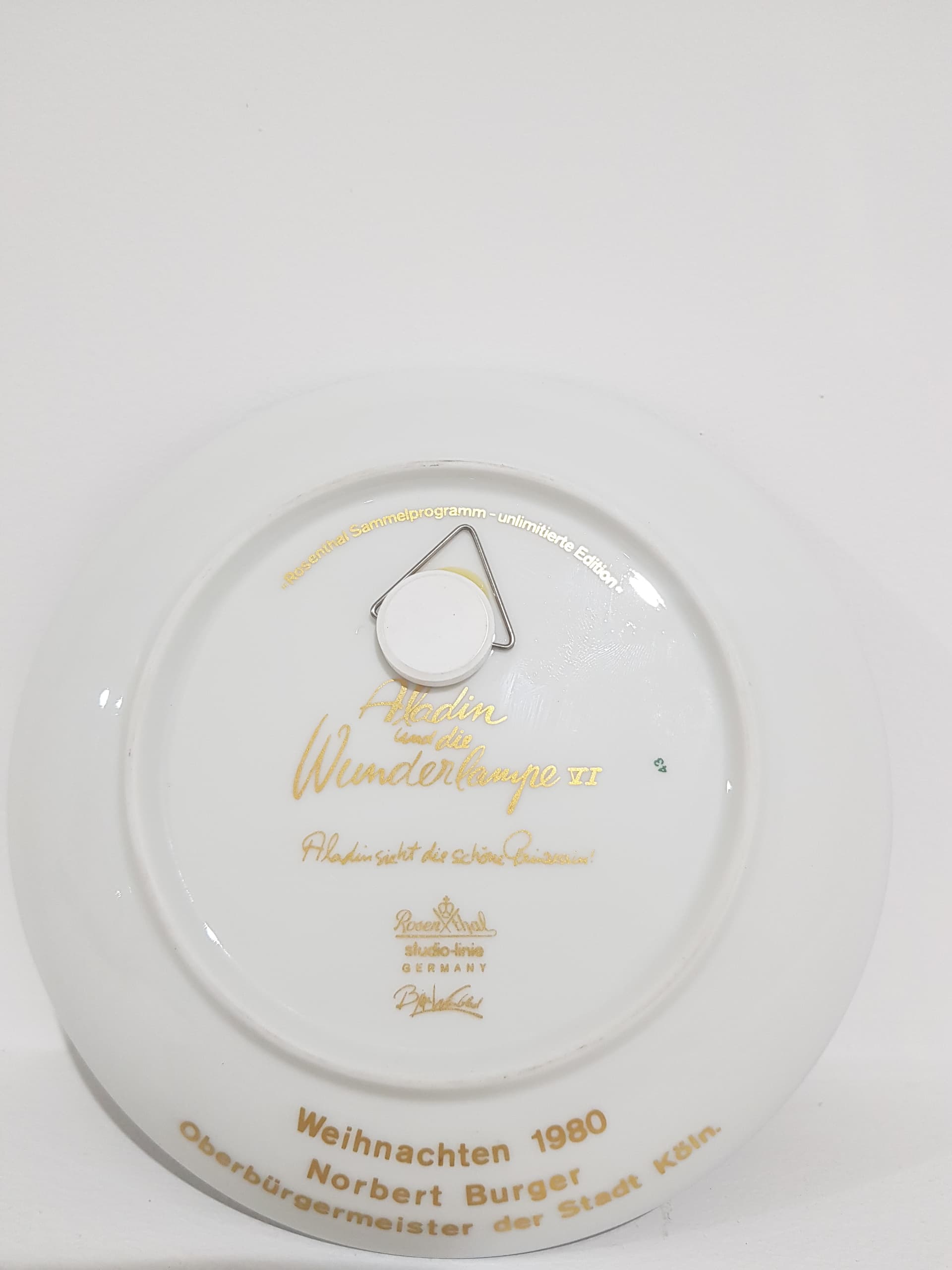 Talerz Alladyn nr VI, porcelana kobaltowa złocona, proj. B. Wiinblad, Niemcy, lata 80. - 357049
