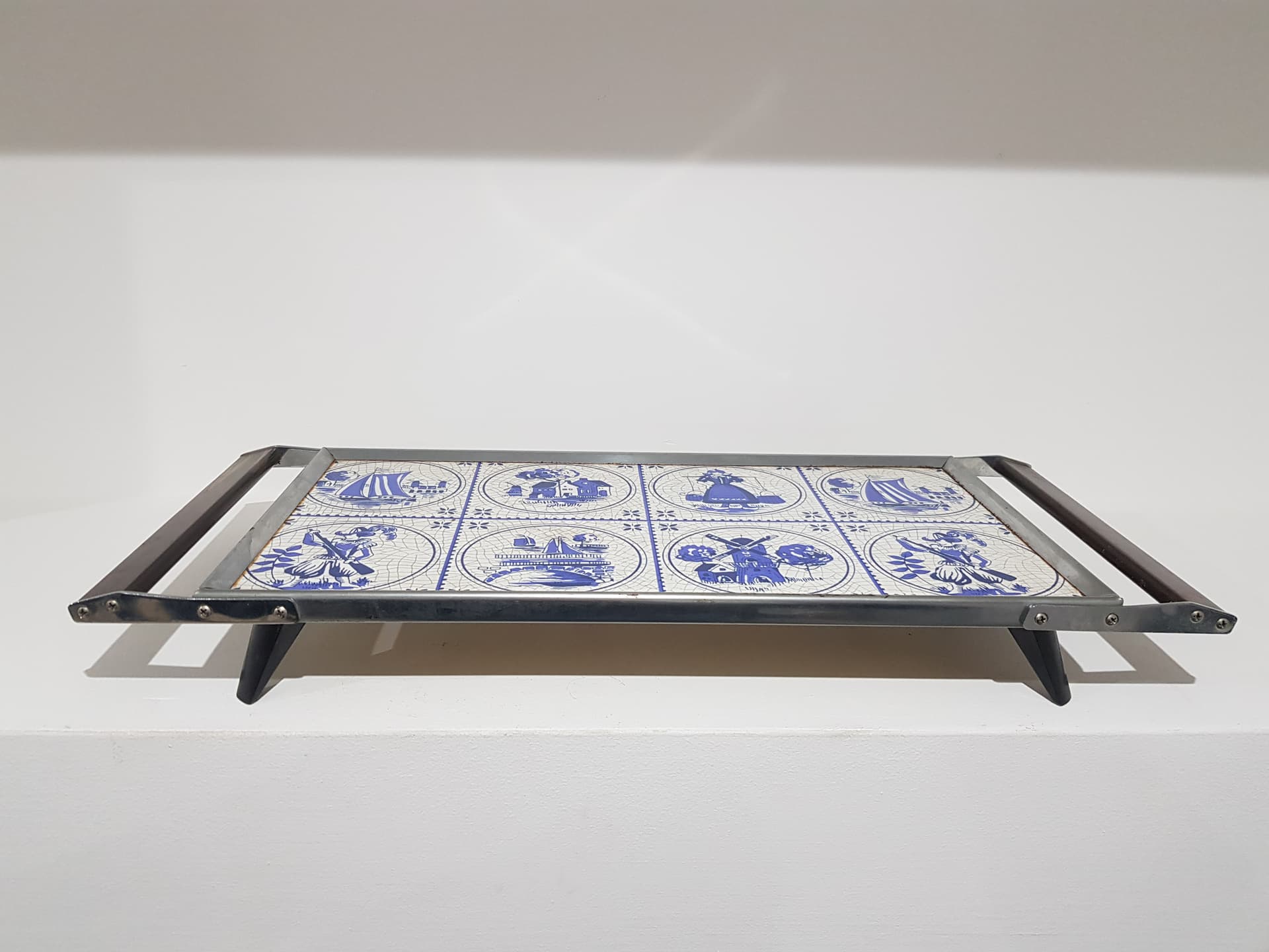 Heated tray, blue white ceramics, brown rosewood, black metal, Germany, 1970s. - 357154