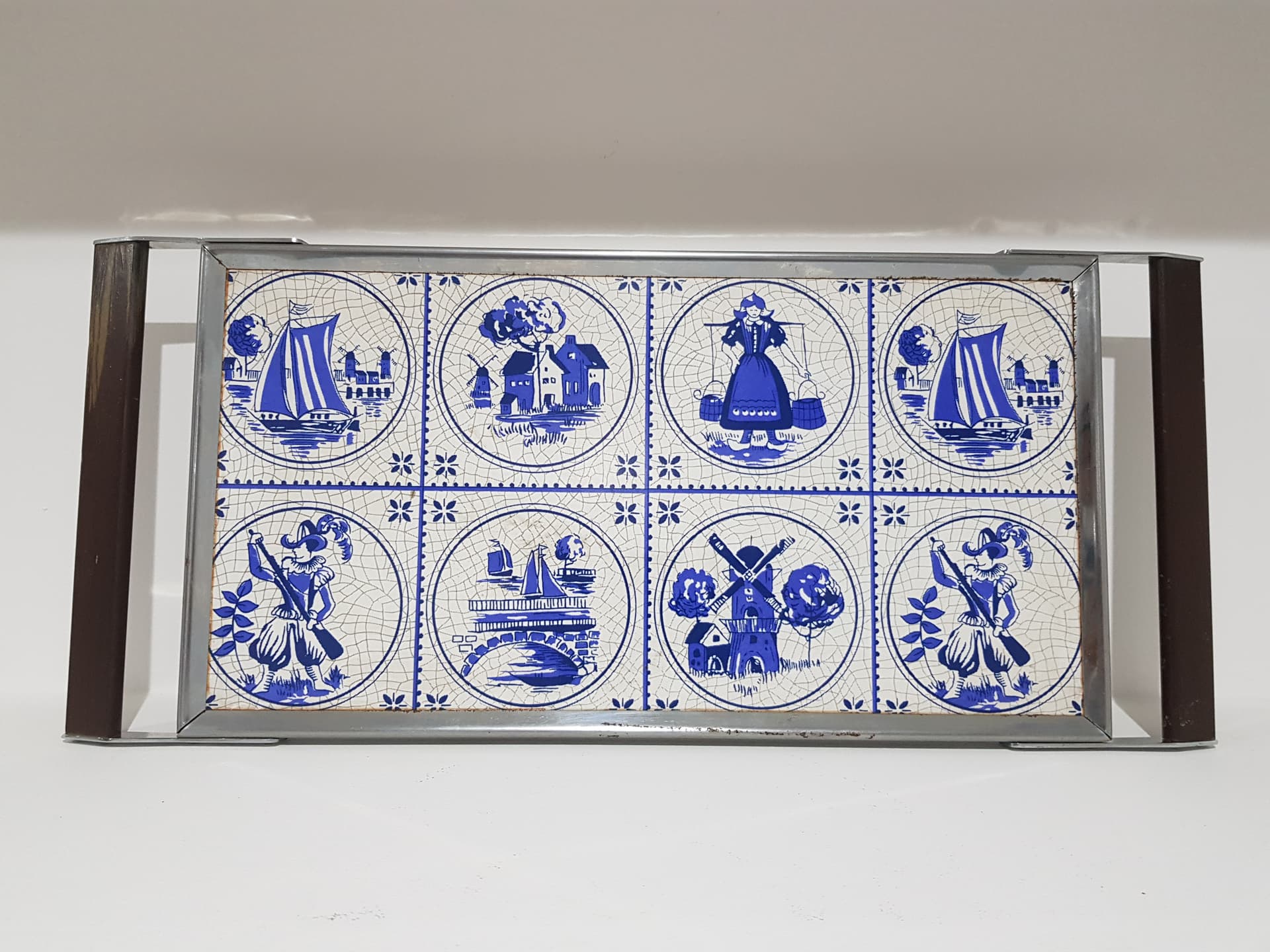 Heated tray, blue white ceramics, brown rosewood, black metal, Germany, 1970s. - 357156