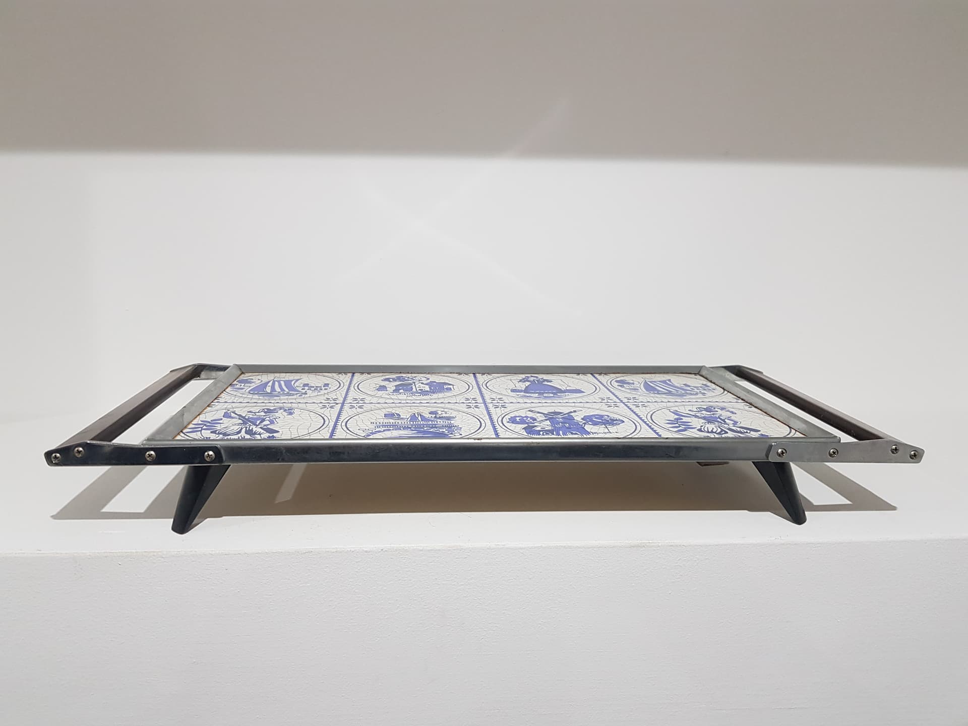 Heated tray, blue white ceramics, brown rosewood, black metal, Germany, 1970s. - 357149