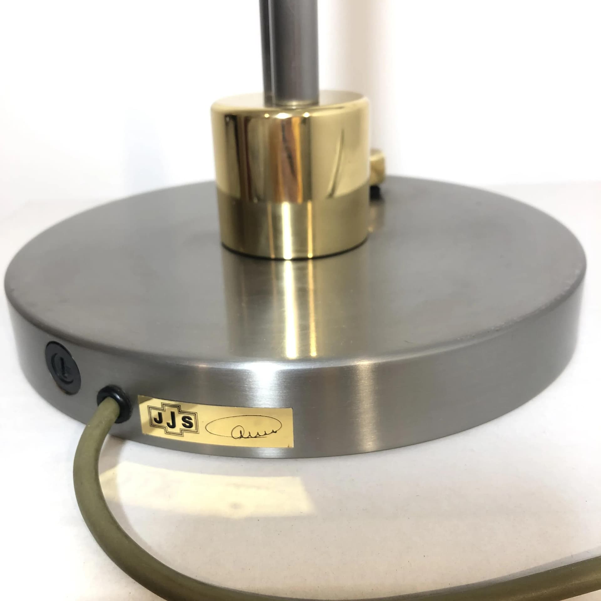 Lampka biurkowa Le Dauphin, mosiądz złocony, stal chromowana szara, JJS, Francja, lata 70. - 26180