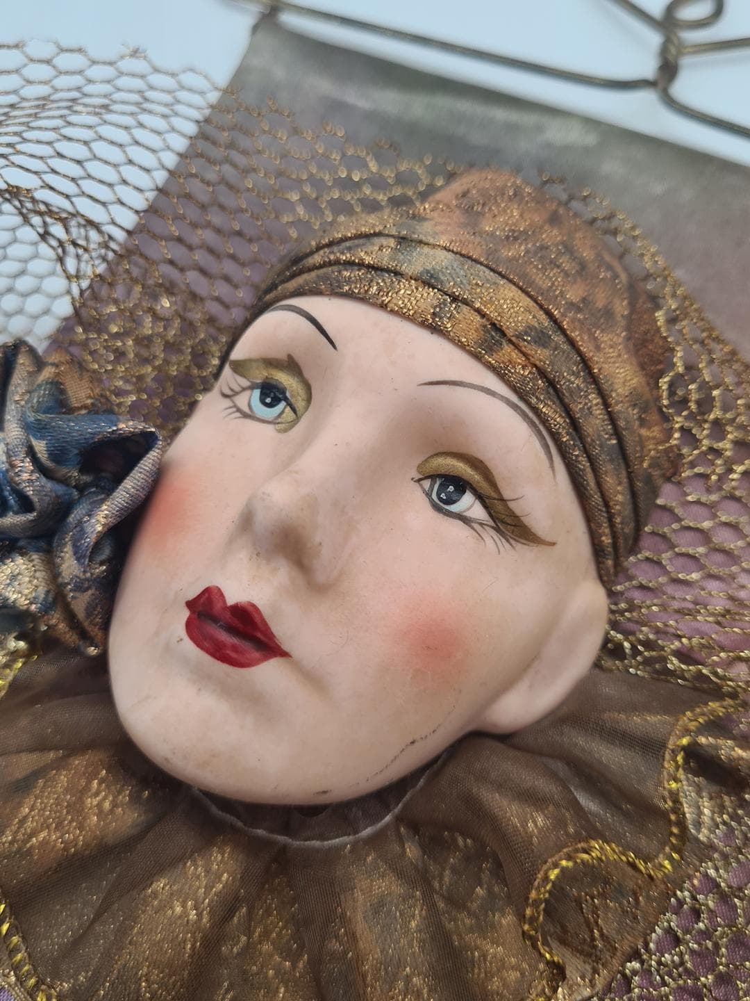 Zestaw dwóch dekoracji ściennych art déco, ceramika brązowa, tkanina złota, metal, Europa, lata 80. - 357249