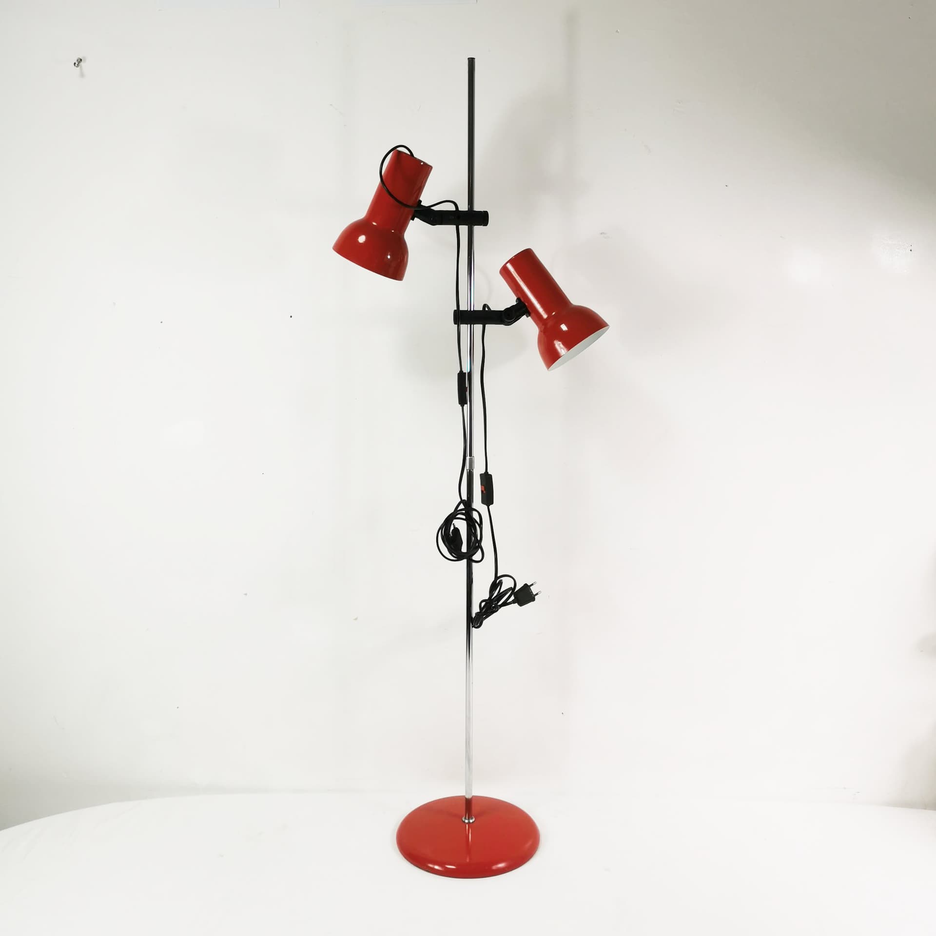 Floor lamp, red, metal, Horn Belysning, Denmark, 1960s. - 358176