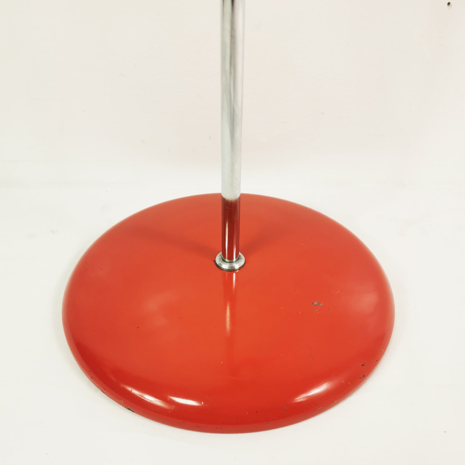 Floor lamp, red, metal, Horn Belysning, Denmark, 1960s. - 358183