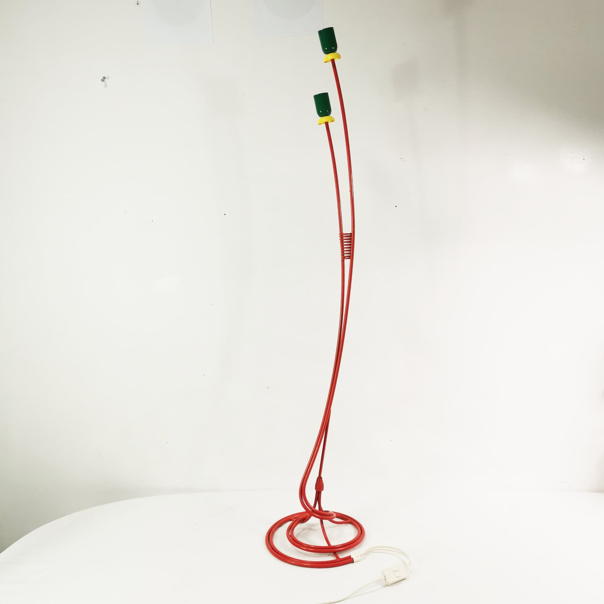 Lampa podłogowa Memphis, metal czerwony zielony żółty, Esto, Austria, lata 80. - 358188