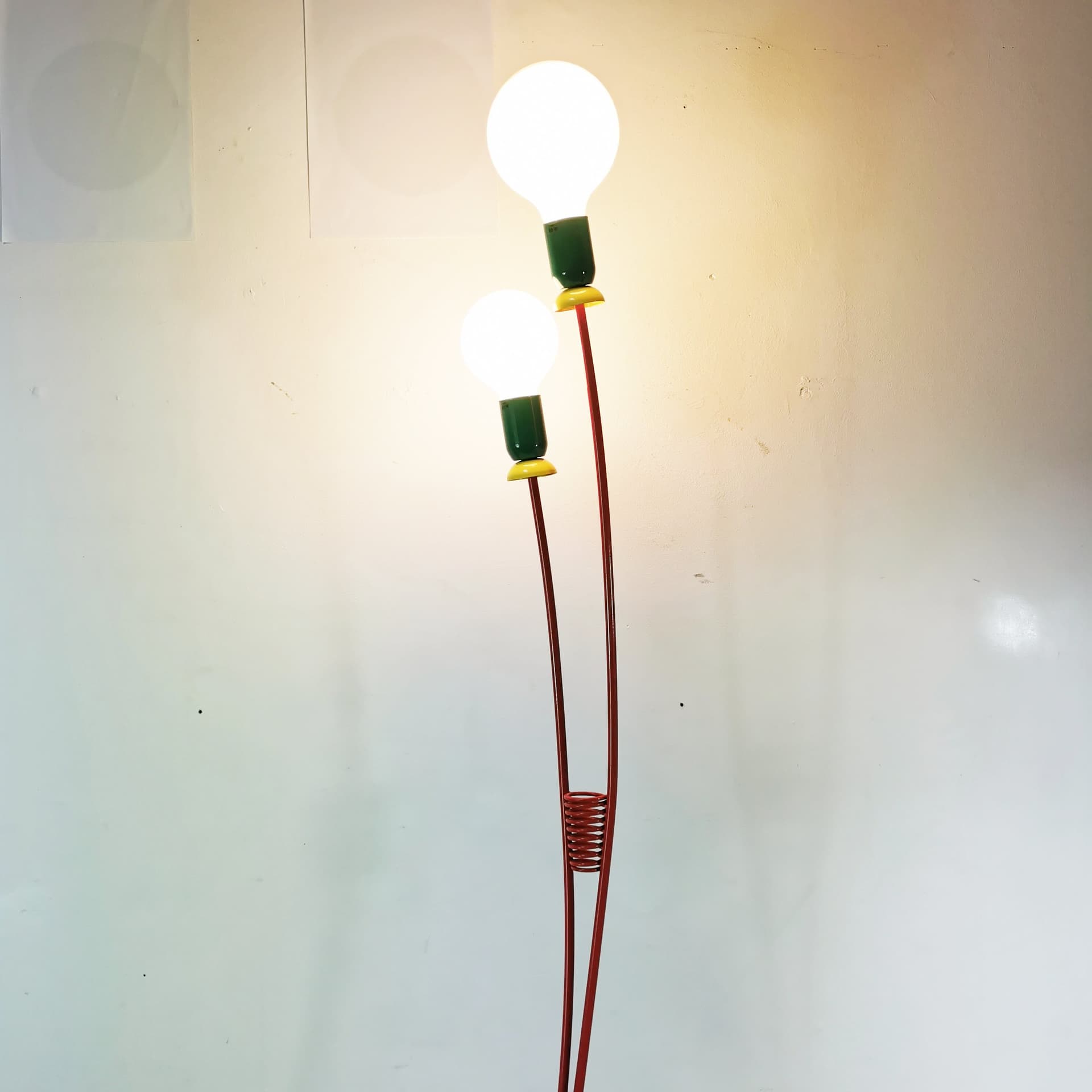 Lampa podłogowa Memphis, metal czerwony zielony żółty, Esto, Austria, lata 80. - 358198