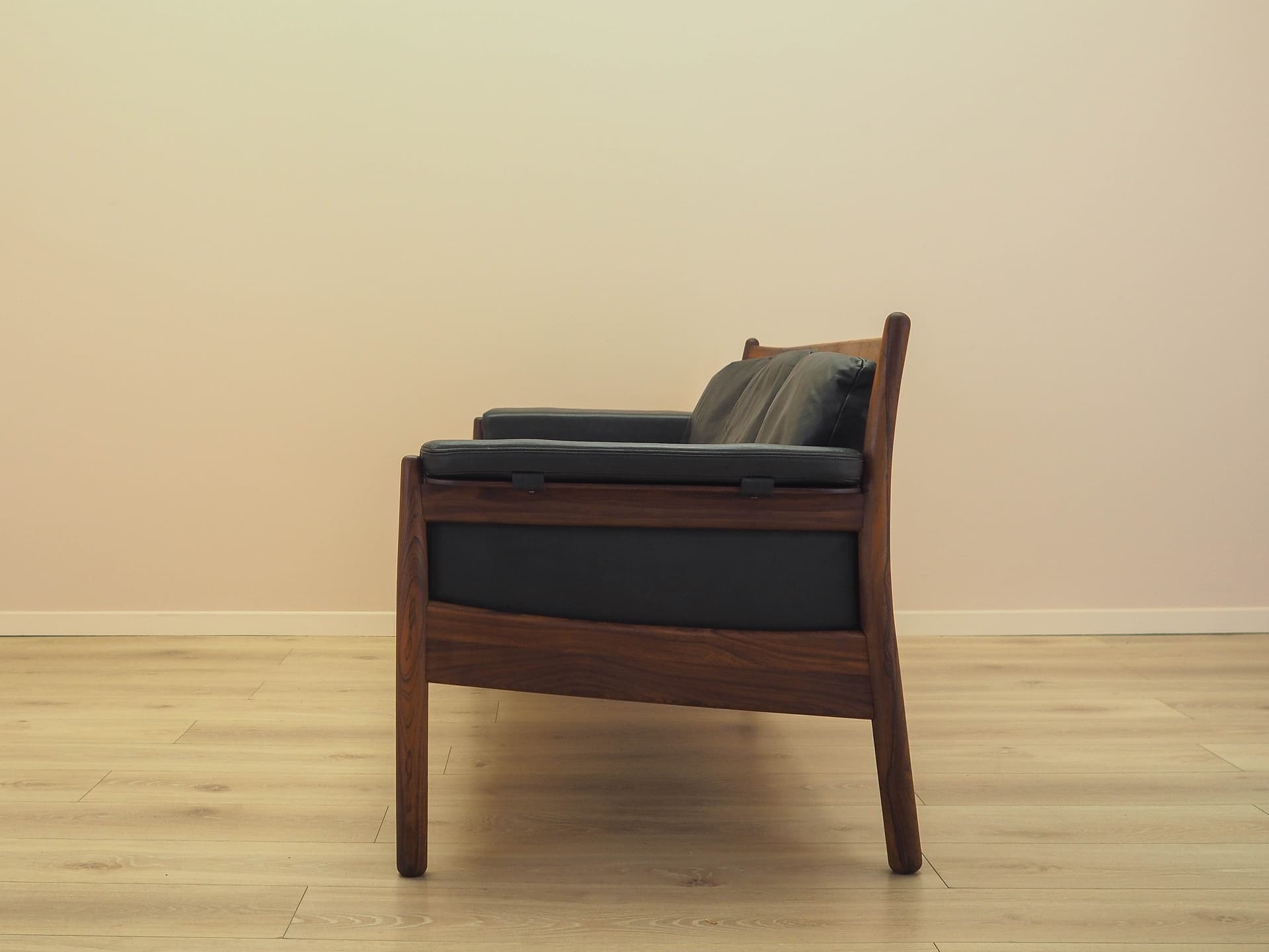 Sofa, palisander brązowy, skóra czarna, Szwecja, lata 60. - 358509