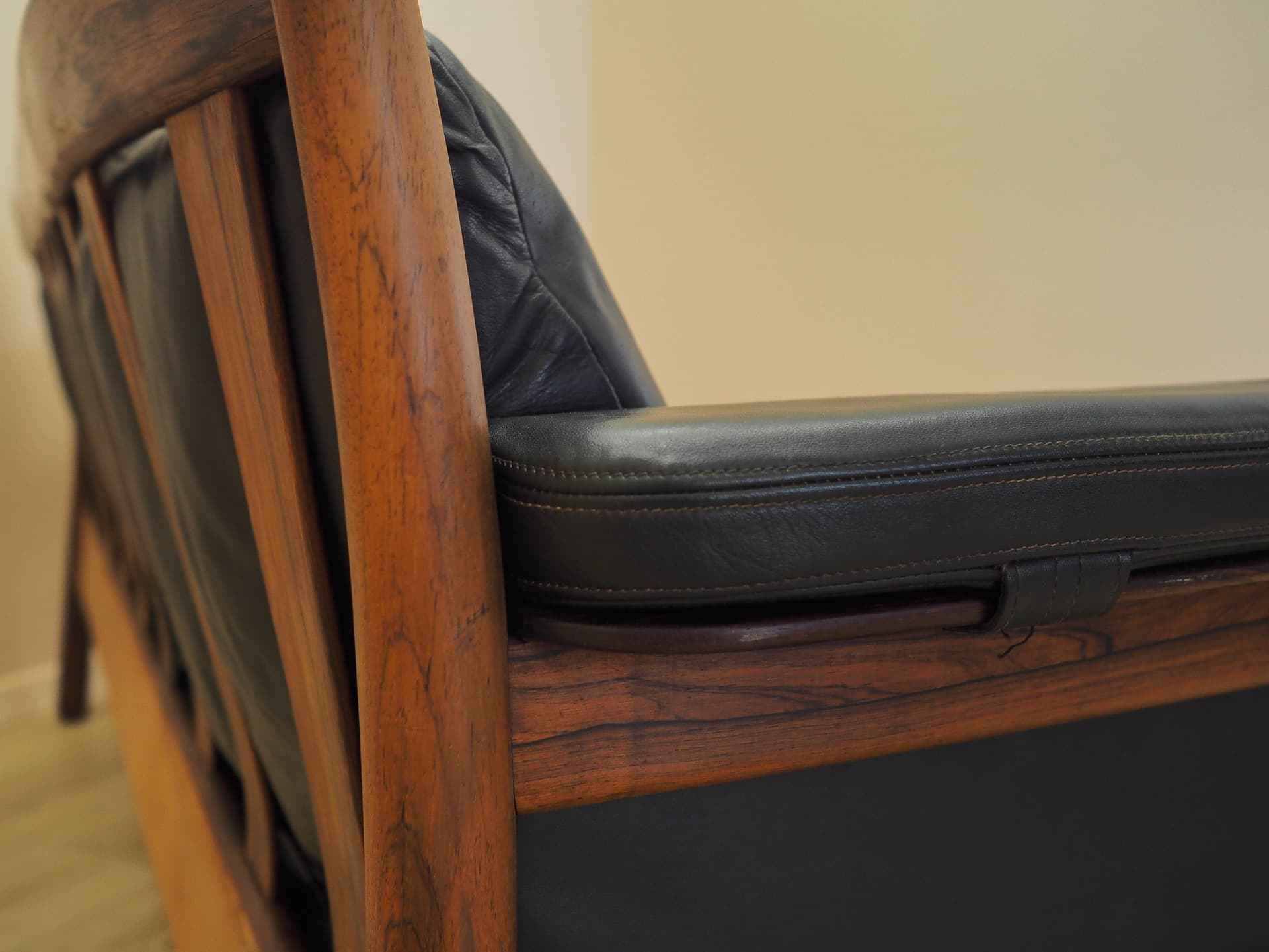 Sofa, palisander brązowy, skóra czarna, Szwecja, lata 60. - 358513