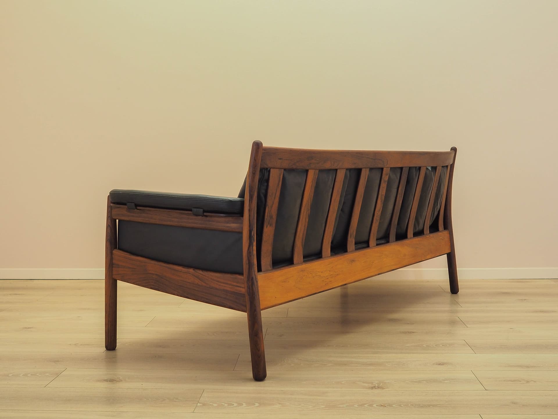 Sofa, palisander brązowy, skóra czarna, Szwecja, lata 60. - 358510