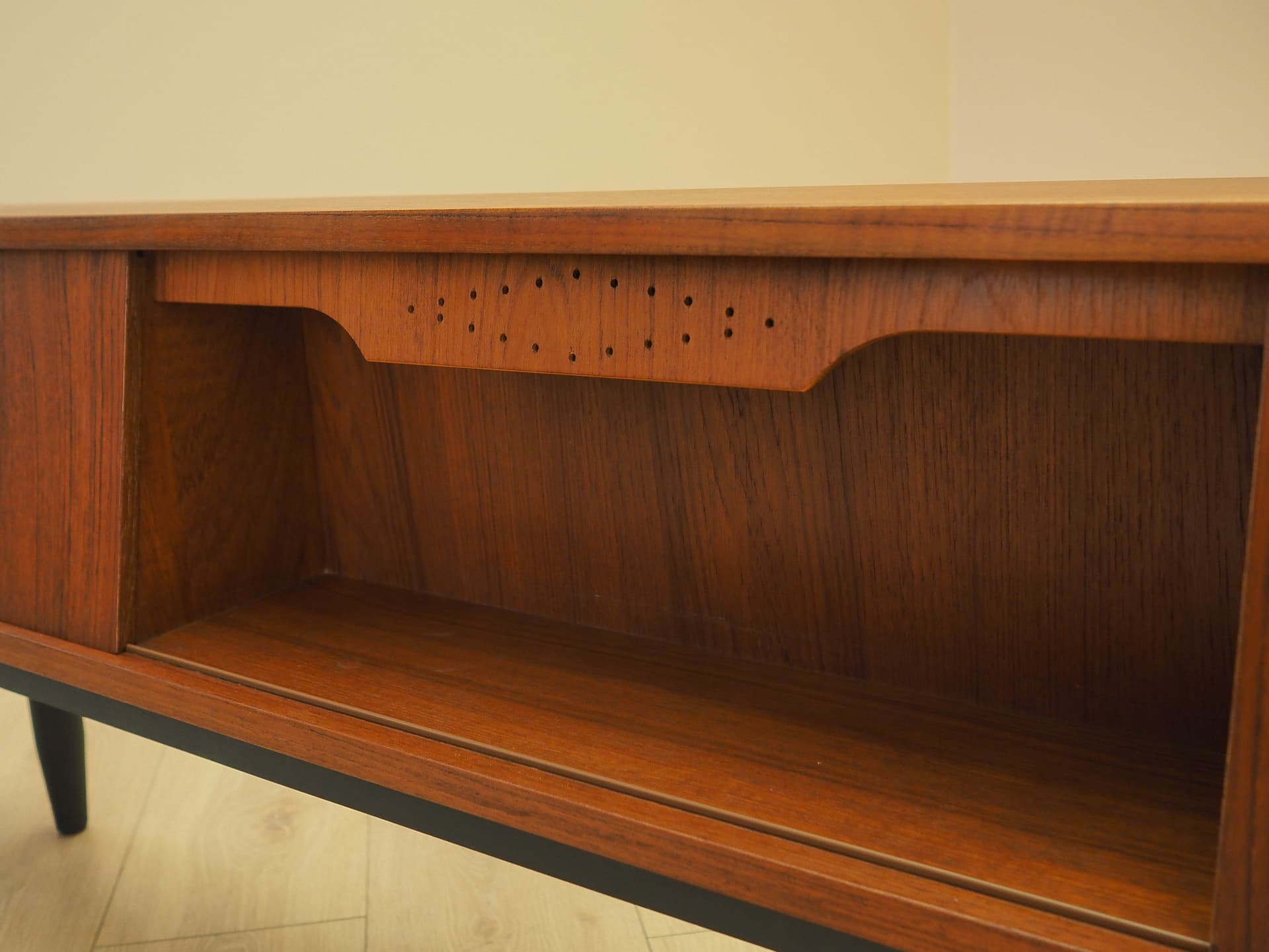 Sideboard, teak brązowy, nogi dębowe czarne, Dania, lata 60. - 358531