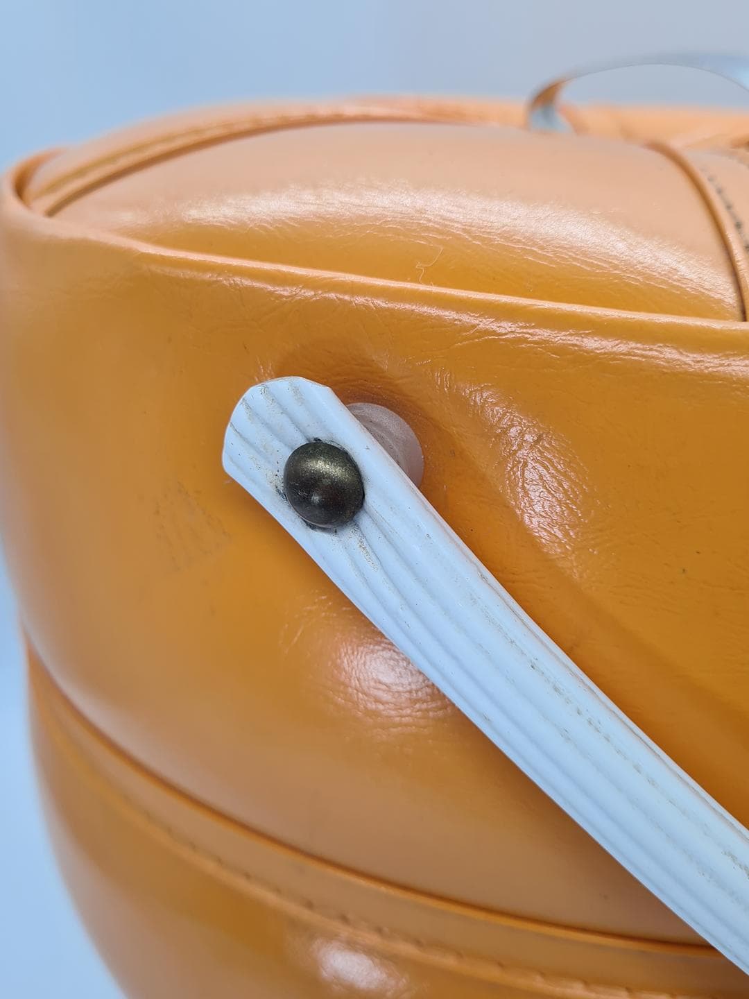 Sewing basket Mid-Century Modern, mustard vegan leather, cream wood, Western Europe, 1970s - 359045