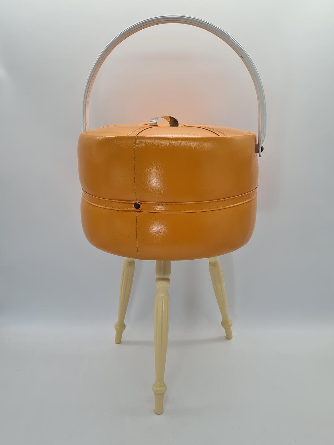 Sewing basket Mid-Century Modern, mustard vegan leather, cream wood, Western Europe, 1970s - 359042