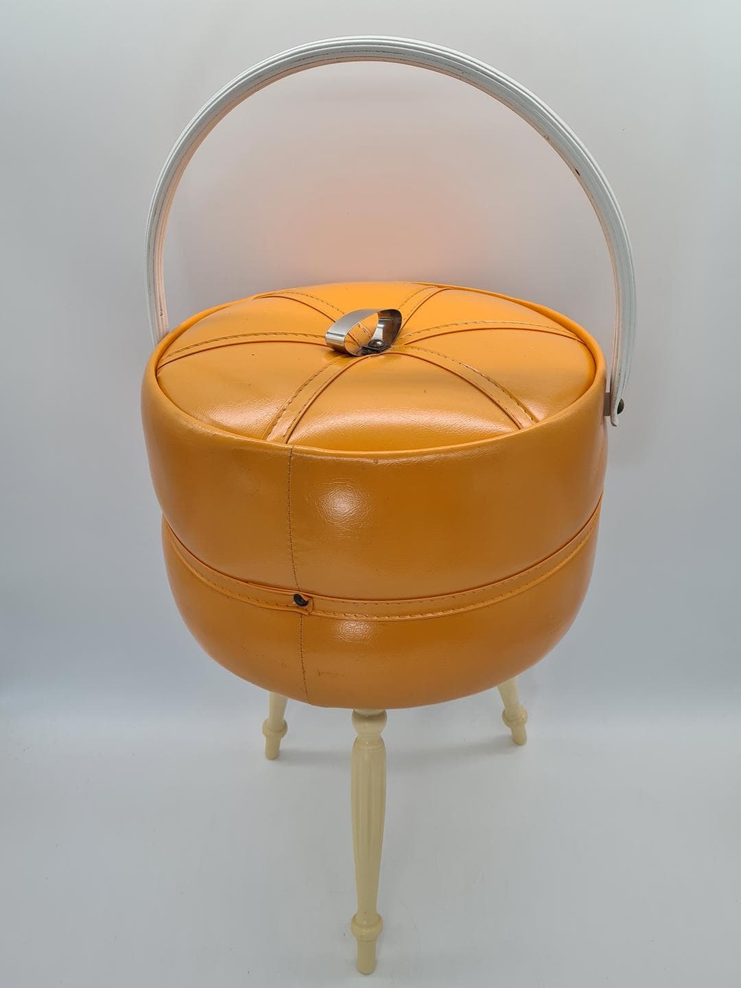 Sewing basket Mid-Century Modern, mustard vegan leather, cream wood, Western Europe, 1970s - 359048