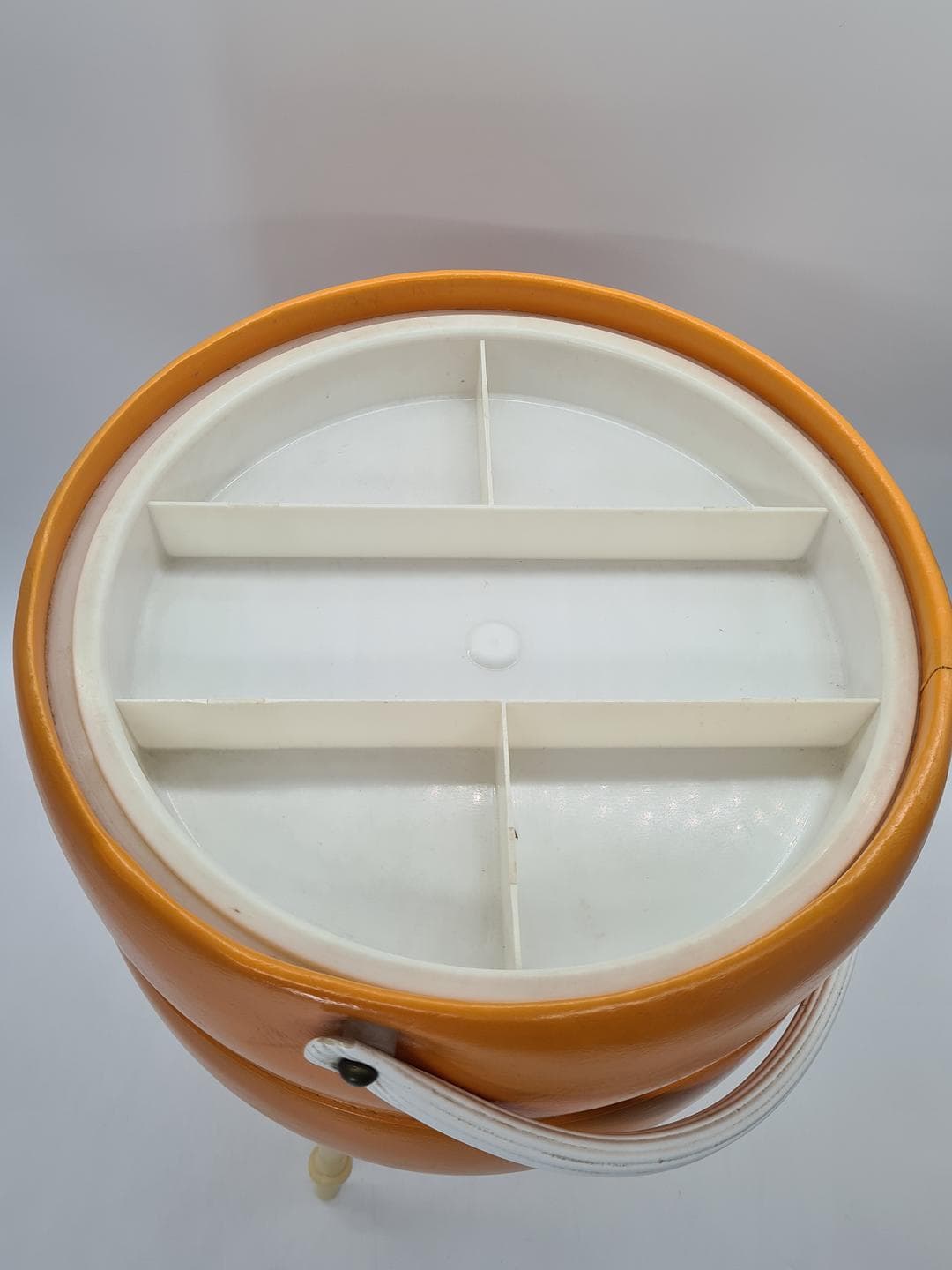 Sewing basket Mid-Century Modern, mustard vegan leather, cream wood, Western Europe, 1970s - 359044