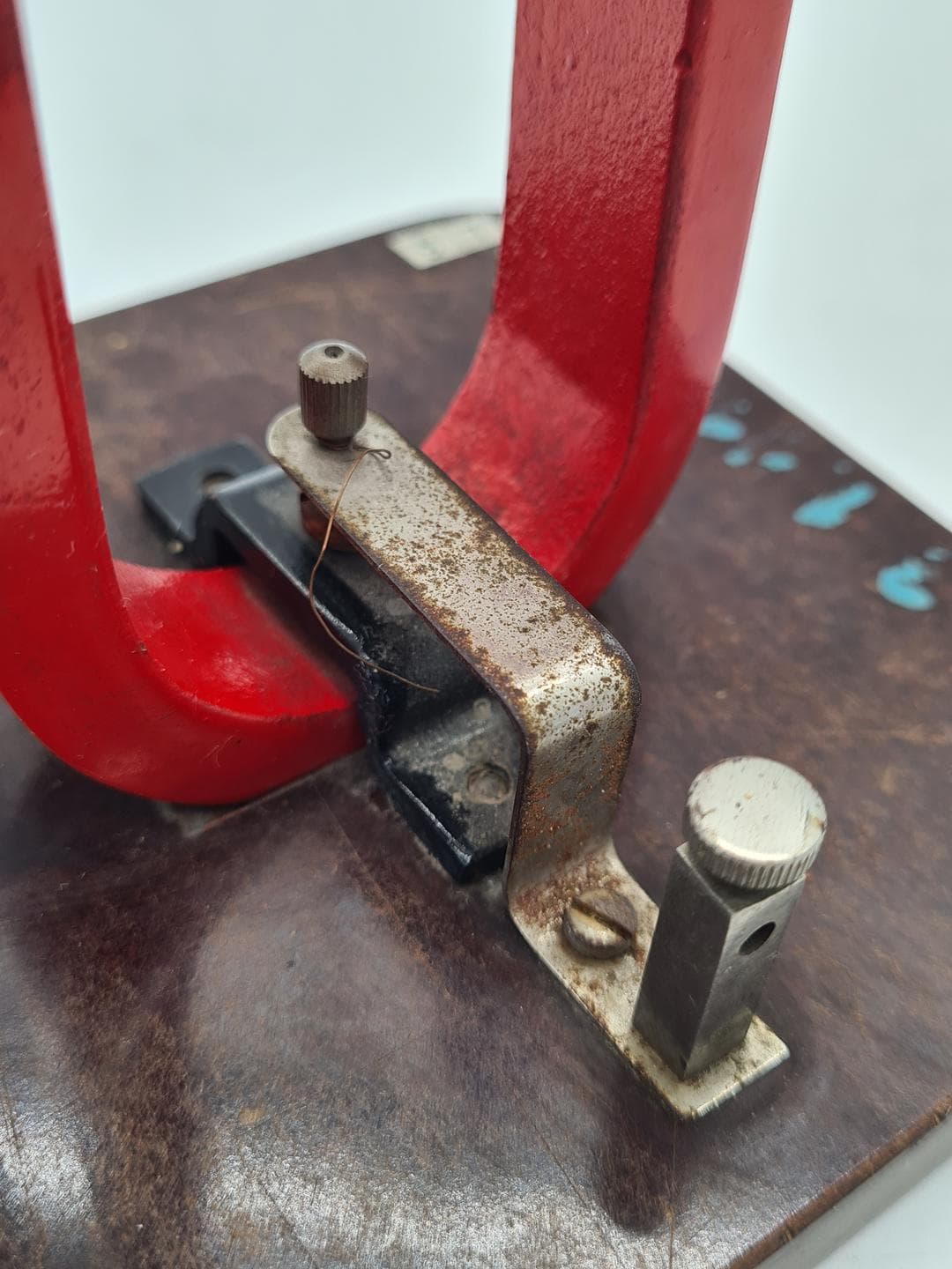 Model dydaktyczny, czerwony bakelit, metal, Polska, lata 70. - 359084