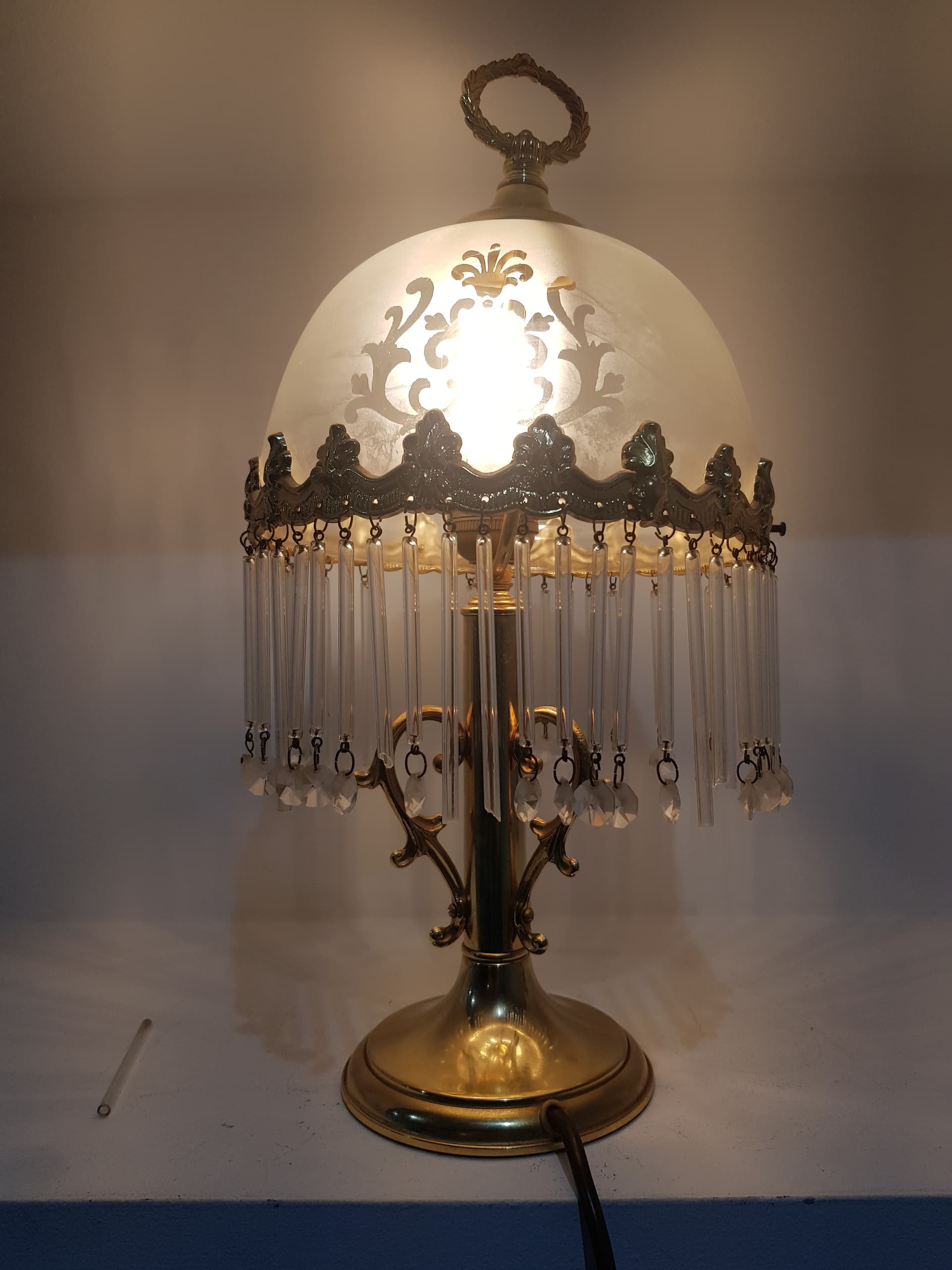 Lampka stołowa Peris Andreu, mosiądz złoty, szkło matowe dekorowane, Hiszpania, lata 60. - 359195