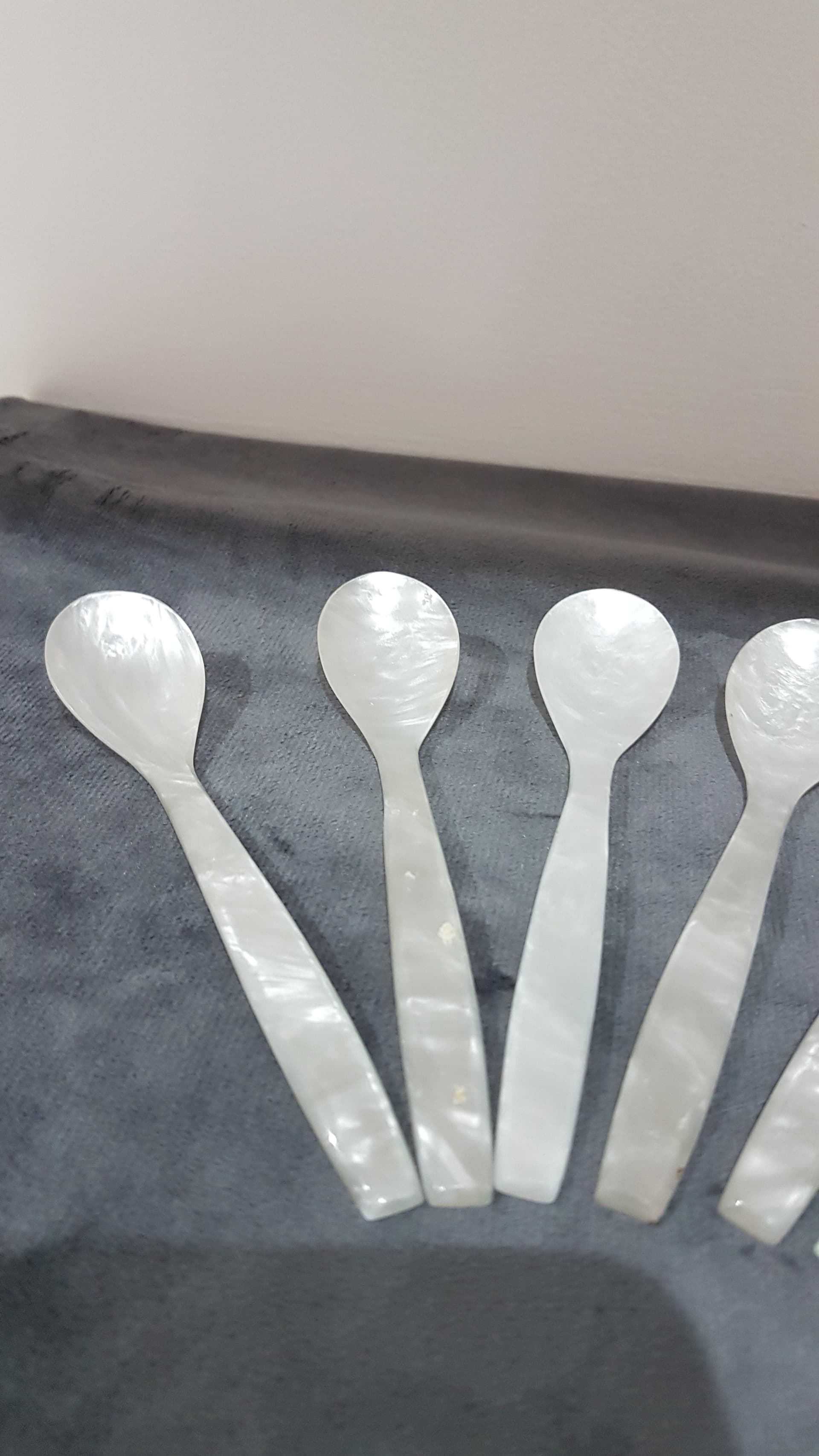 Set of six caviar spoons, white mother of pearl, Thailand, 1980s. - 359331