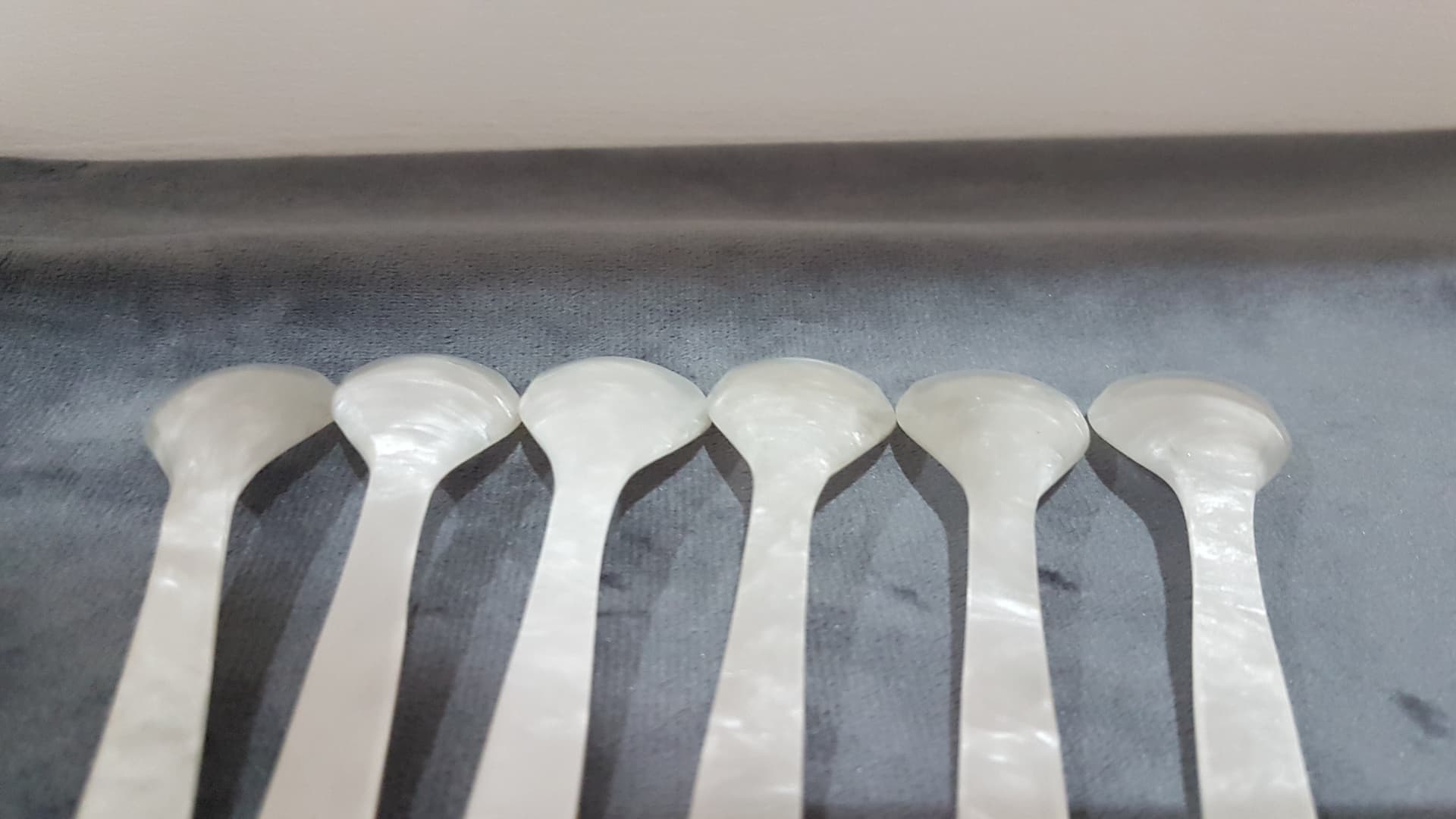 Set of six caviar spoons, white mother of pearl, Thailand, 1980s. - 359321