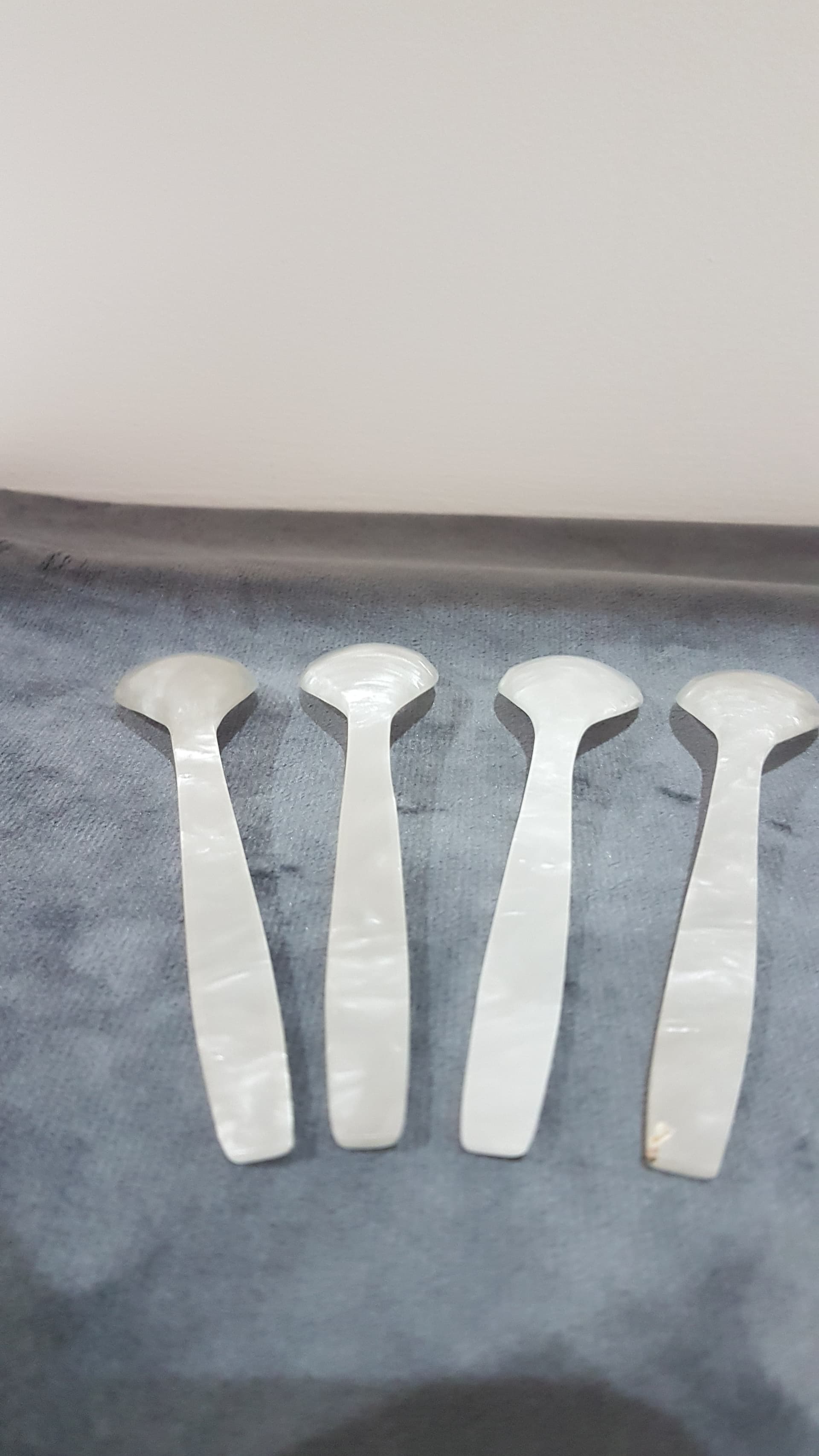 Set of six caviar spoons, white mother of pearl, Thailand, 1980s. - 359320