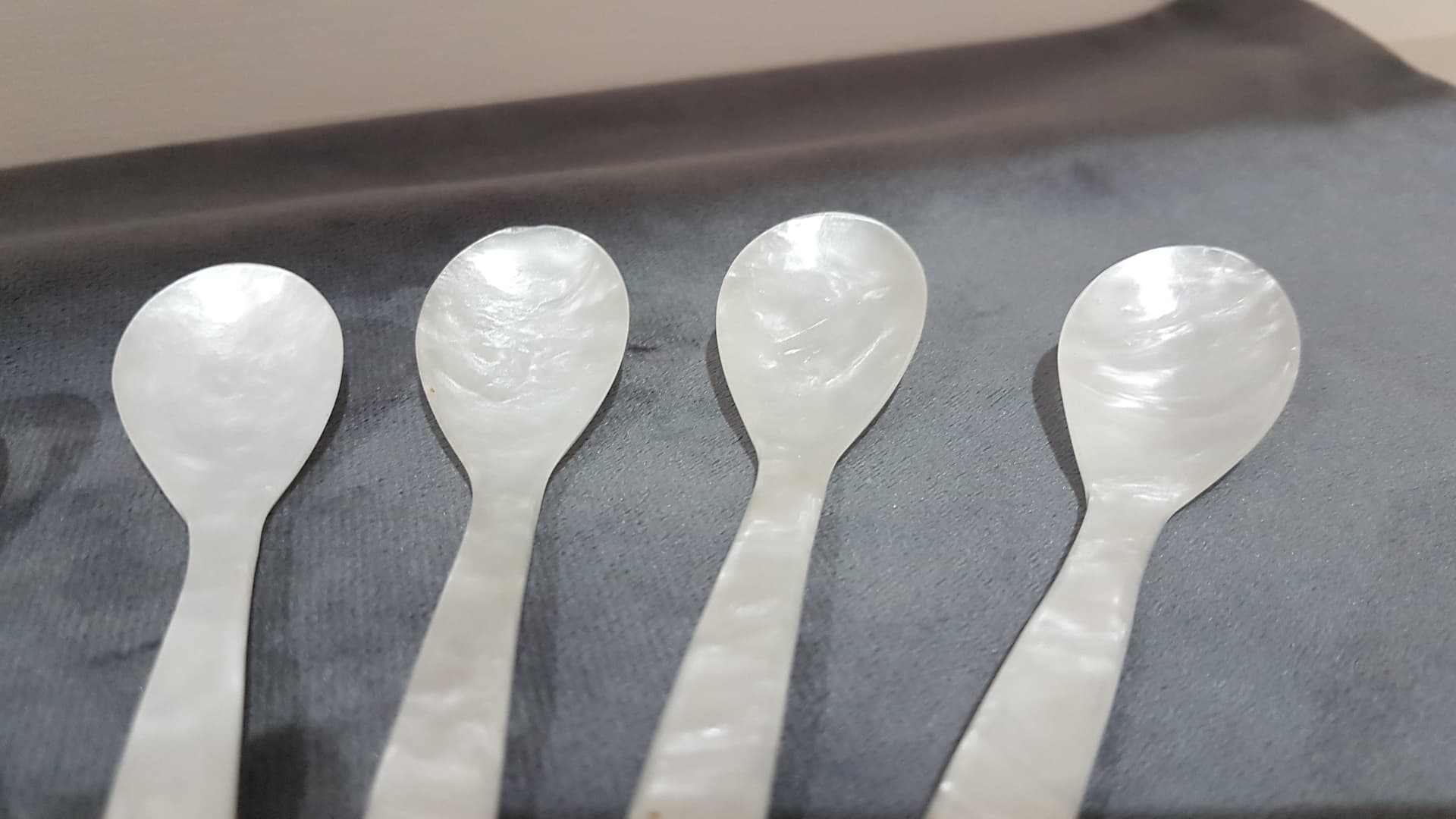 Set of six caviar spoons, white mother of pearl, Thailand, 1980s. - 359329