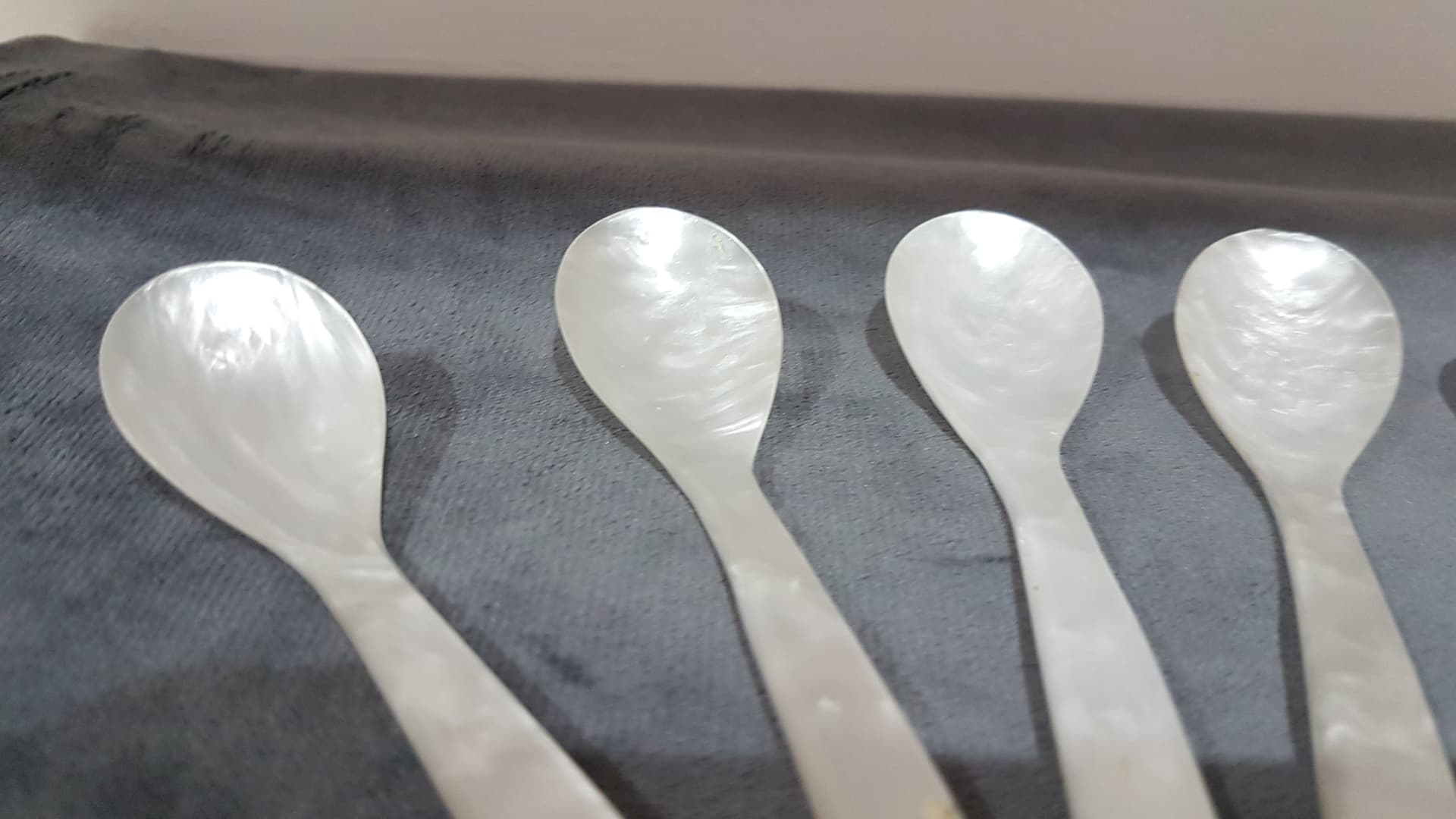 Set of six caviar spoons, white mother of pearl, Thailand, 1980s. - 359324