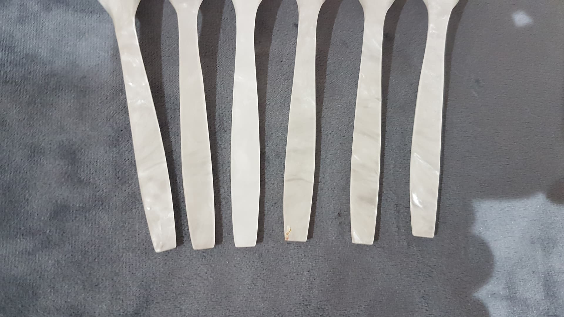 Set of six caviar spoons, white mother of pearl, Thailand, 1980s. - 359323