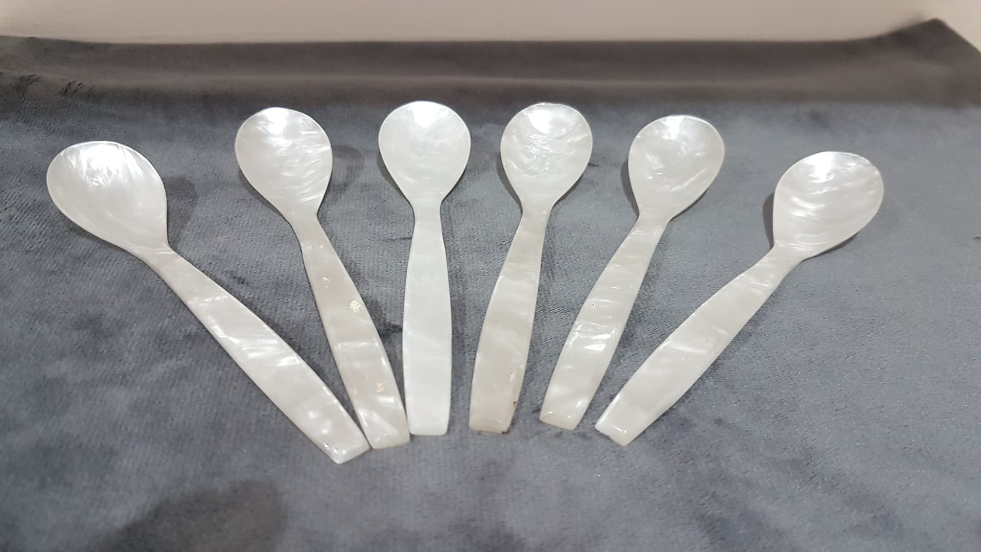 Set of six caviar spoons, white mother of pearl, Thailand, 1980s. - 359319