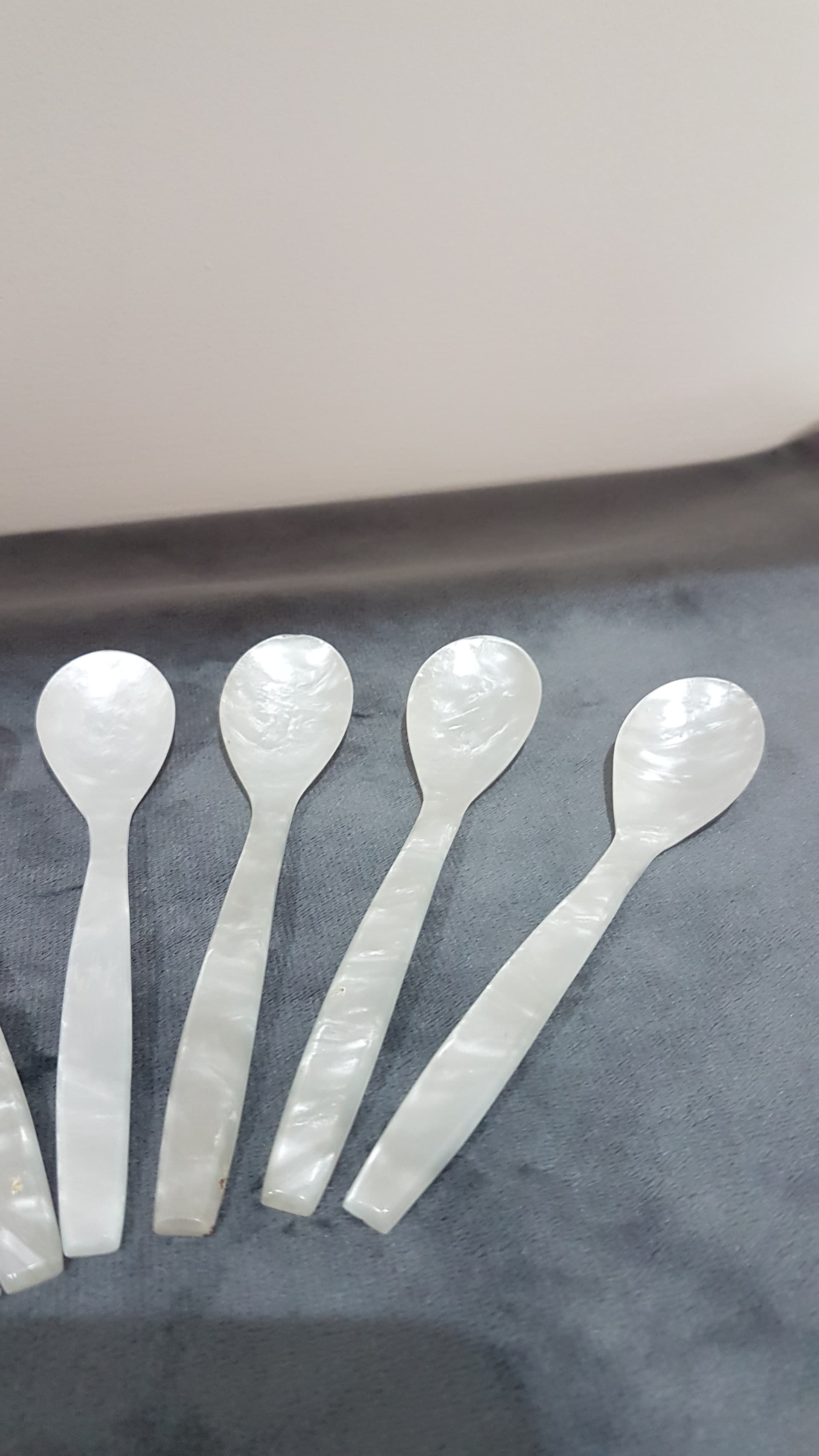 Set of six caviar spoons, white mother of pearl, Thailand, 1980s. - 359328