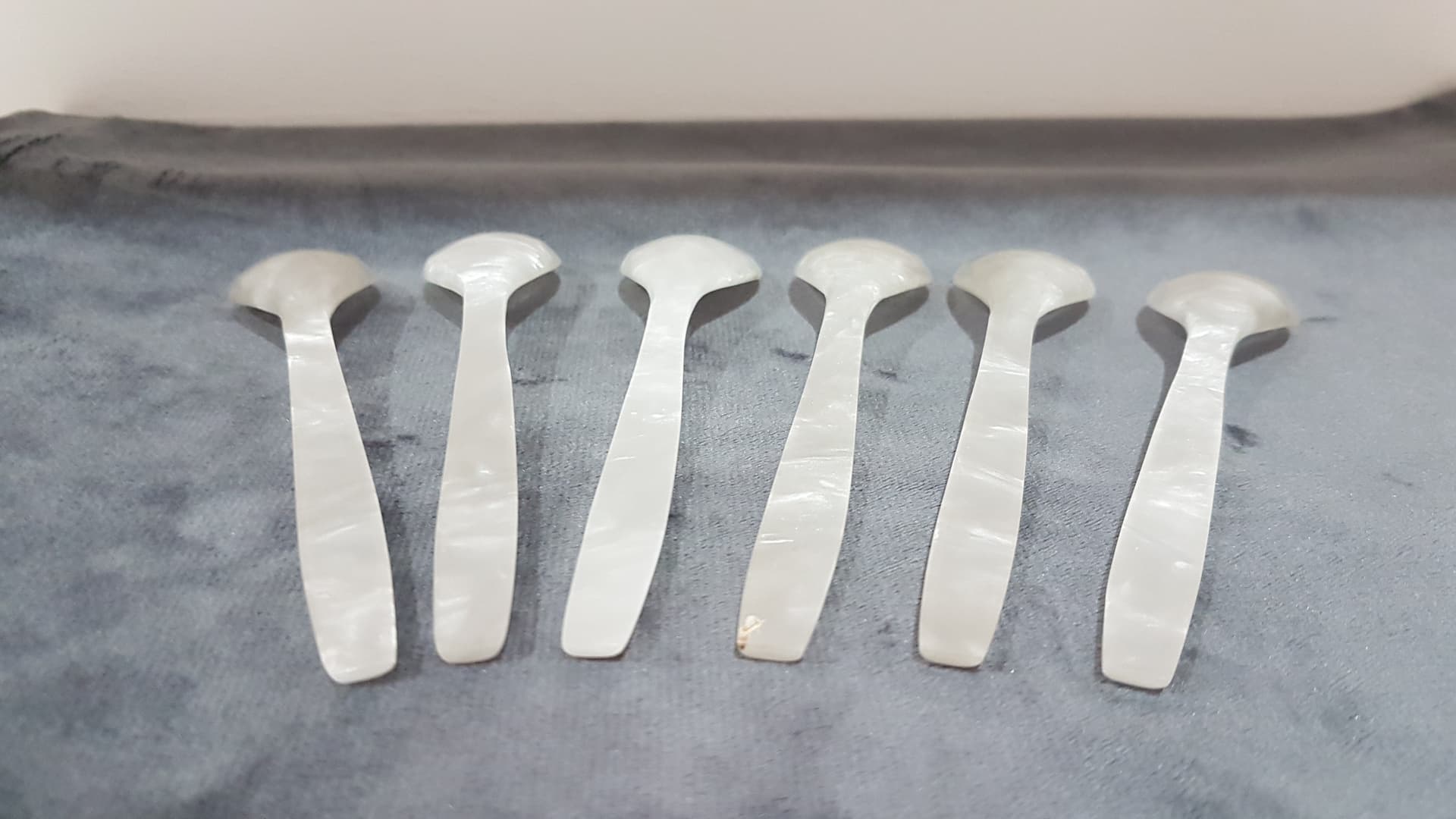 Set of six caviar spoons, white mother of pearl, Thailand, 1980s. - 359326