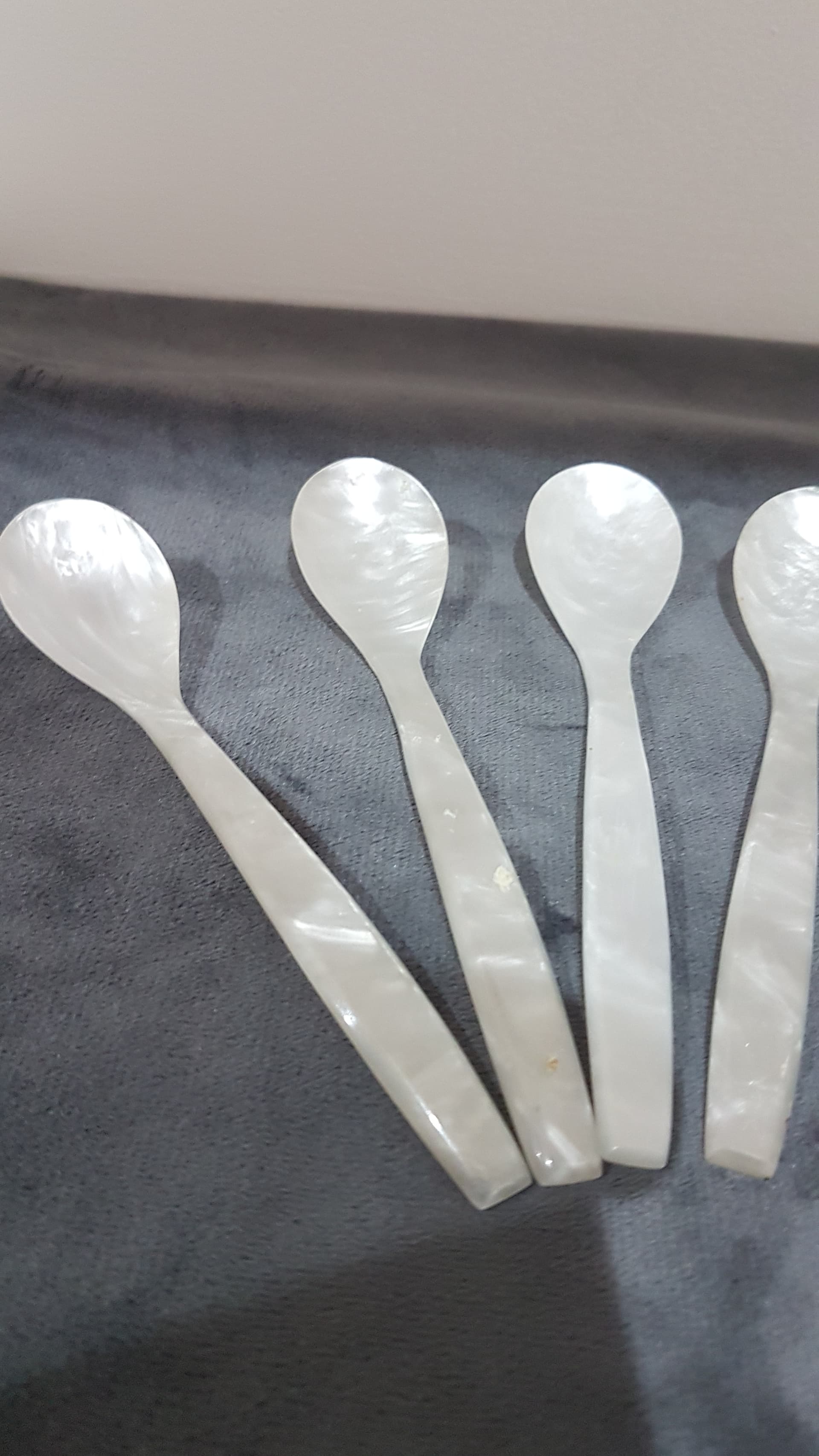 Set of six caviar spoons, white mother of pearl, Thailand, 1980s. - 359325