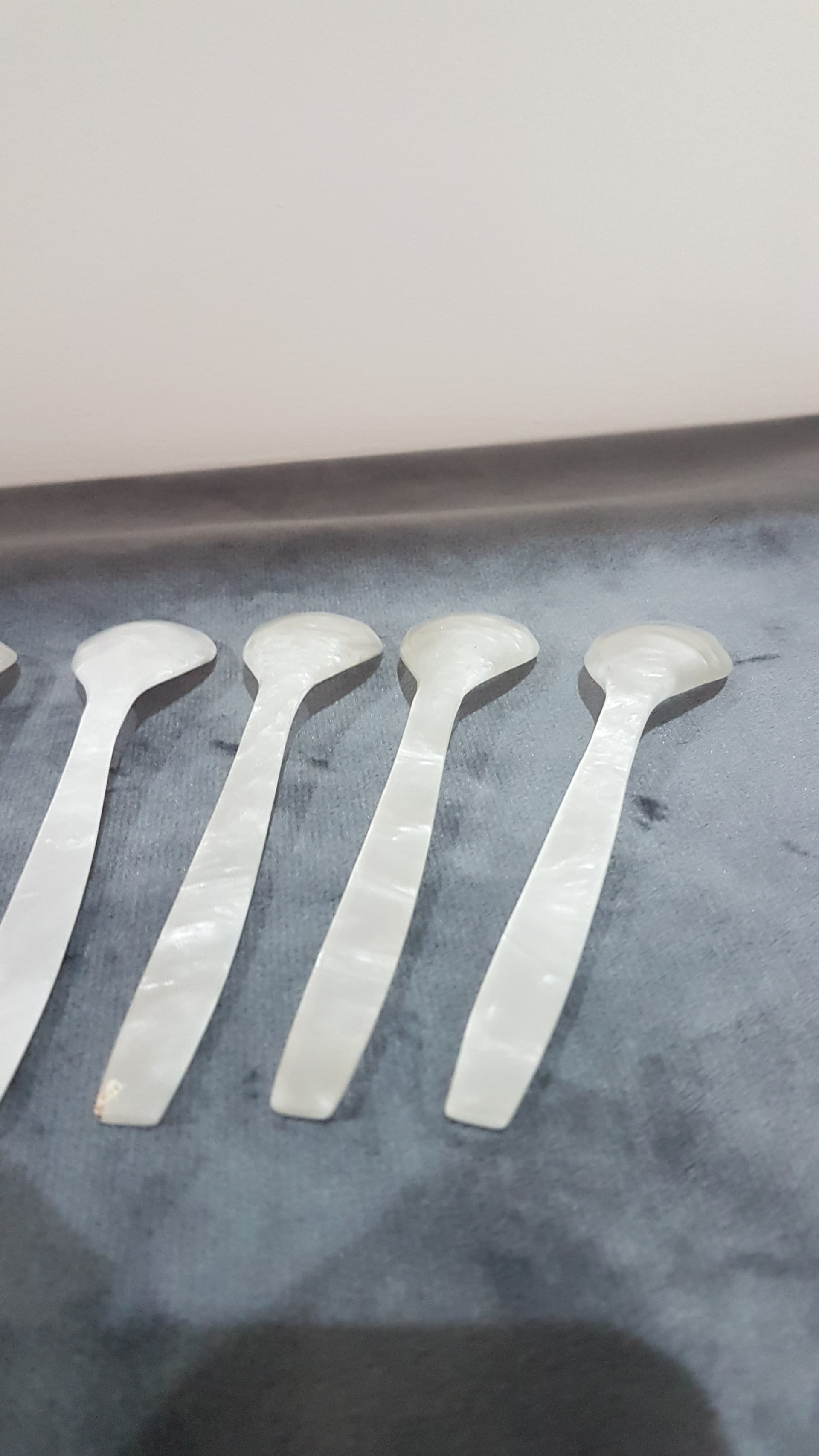 Set of six caviar spoons, white mother of pearl, Thailand, 1980s. - 359327