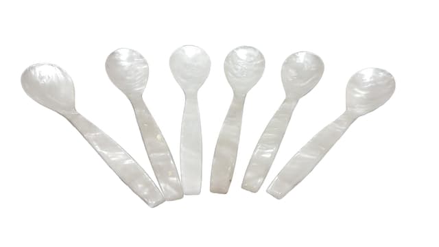 Set of six caviar spoons, white mother of pearl, Thailand, 1980s. - DIMENSION