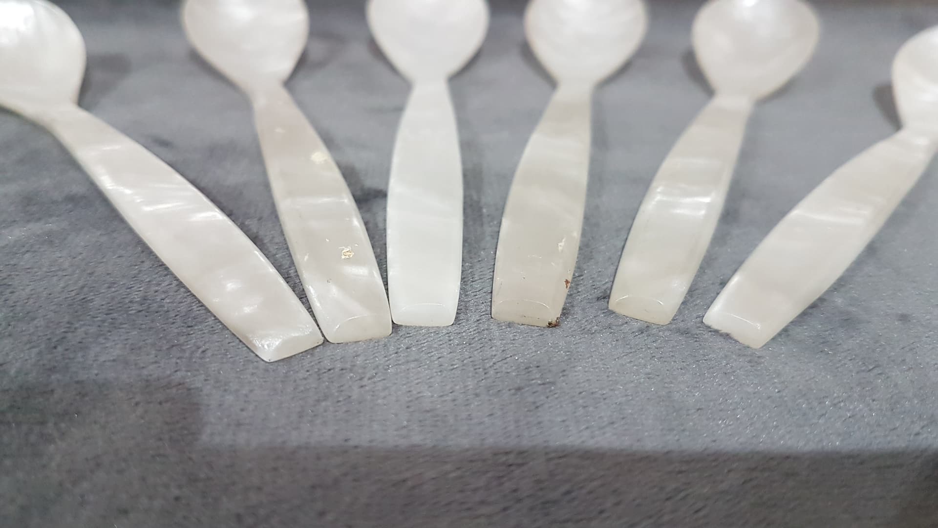 Set of six caviar spoons, white mother of pearl, Thailand, 1980s. - 359322