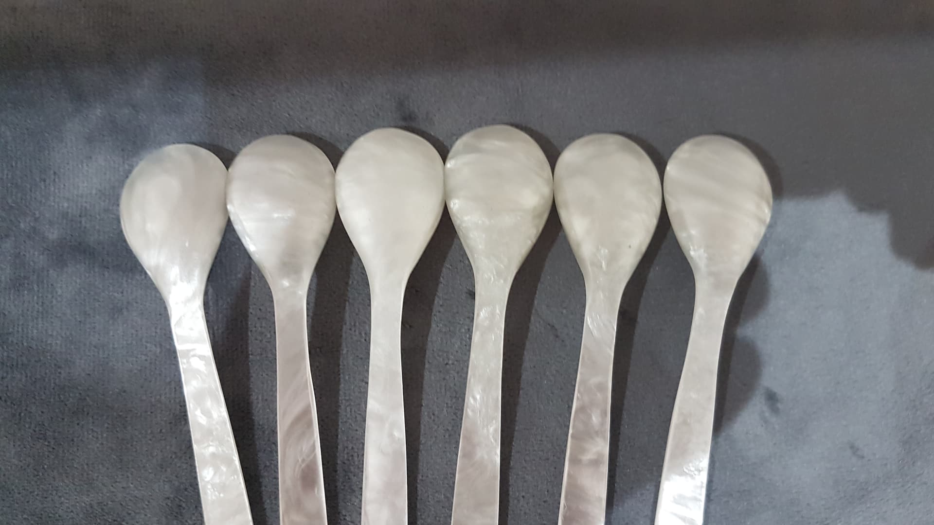 Set of six caviar spoons, white mother of pearl, Thailand, 1980s. - 359330