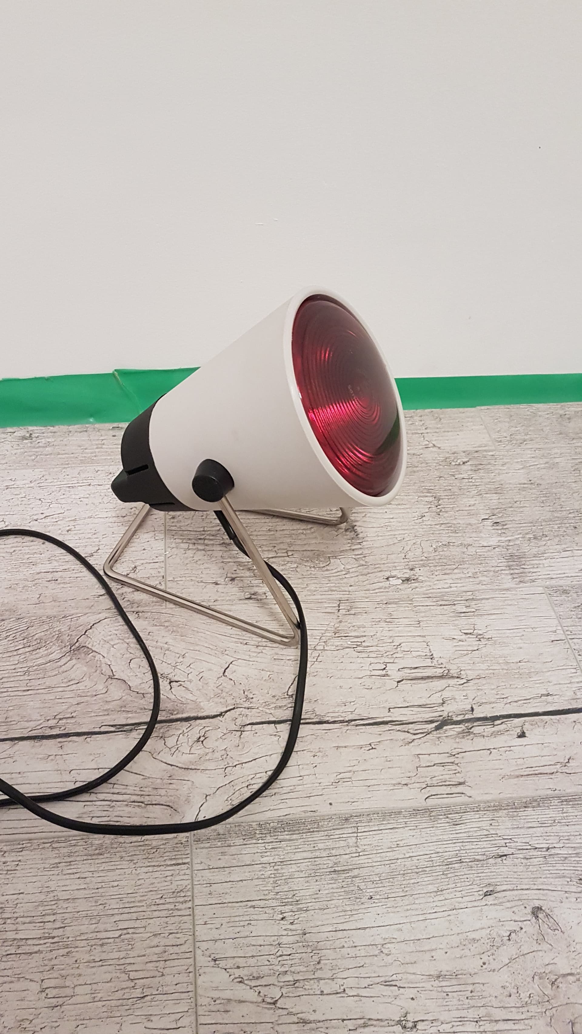 Lampa biurkowa Space Age, metal biały, stal chromowana, szkło czerwony, Niemcy, lata 60. - 359375
