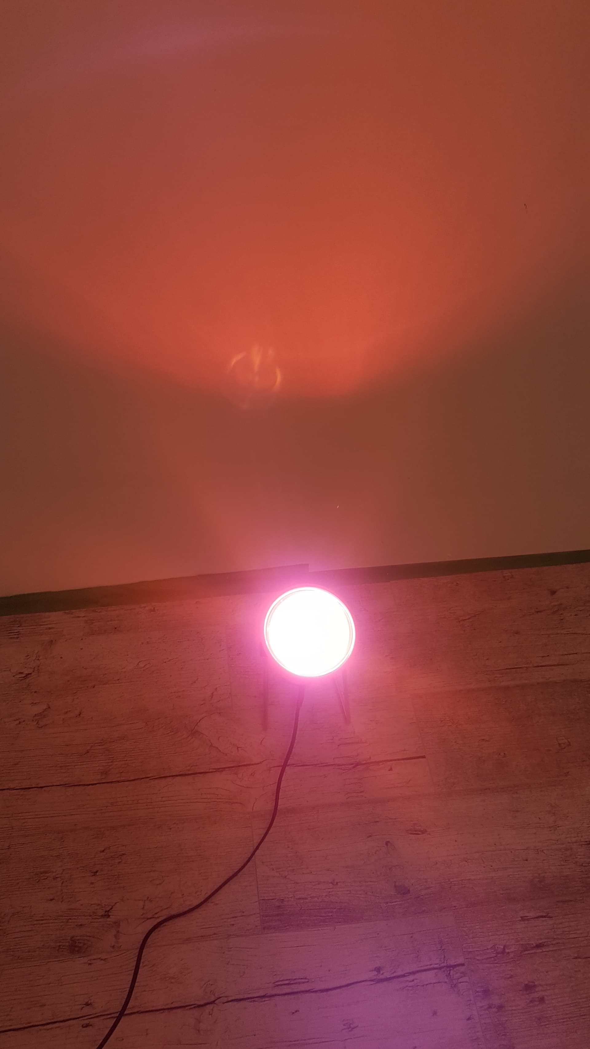Lampa biurkowa Space Age, metal biały, stal chromowana, szkło czerwony, Niemcy, lata 60. - 359377
