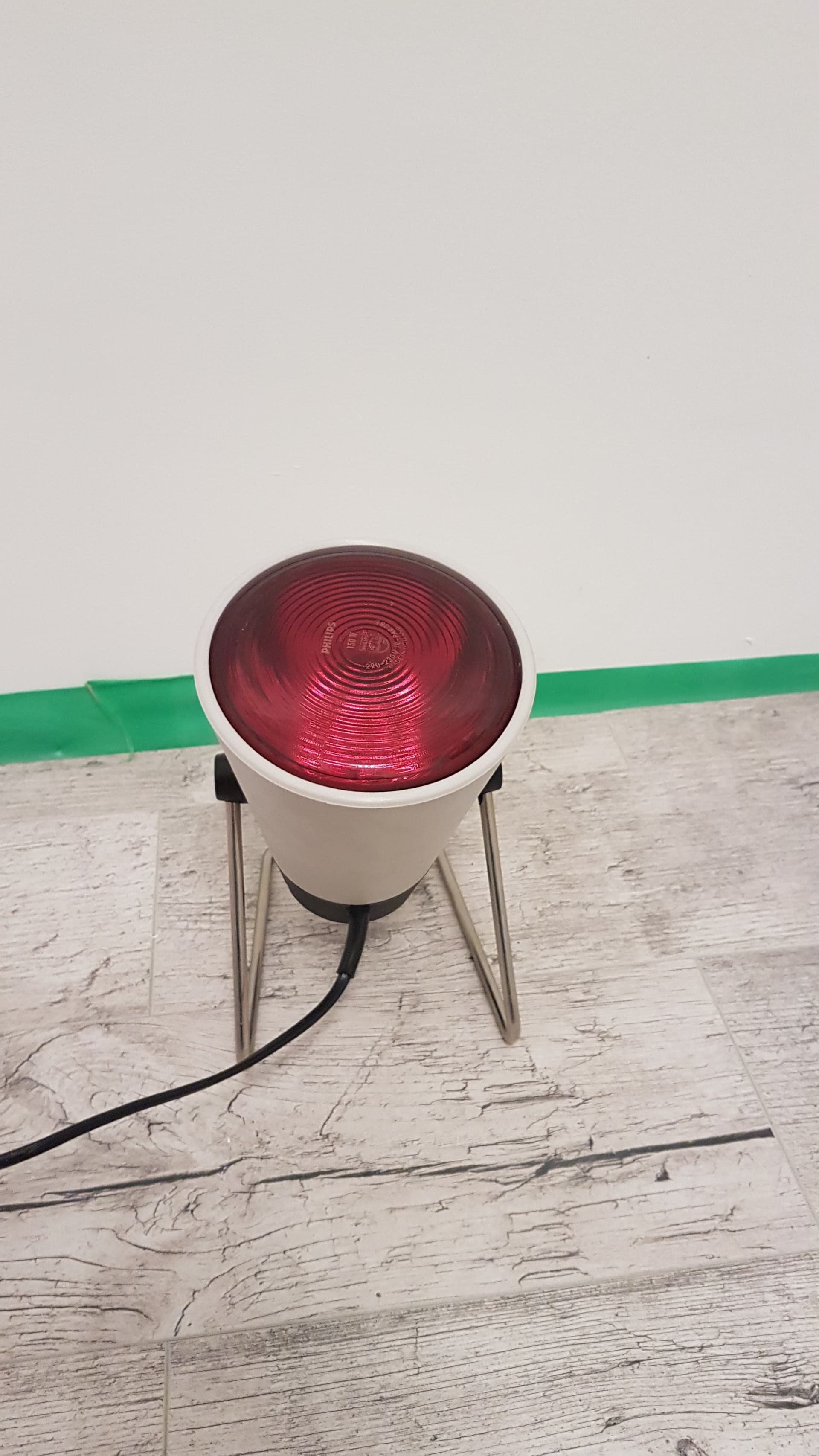 Lampa biurkowa Space Age, metal biały, stal chromowana, szkło czerwony, Niemcy, lata 60. - 359371