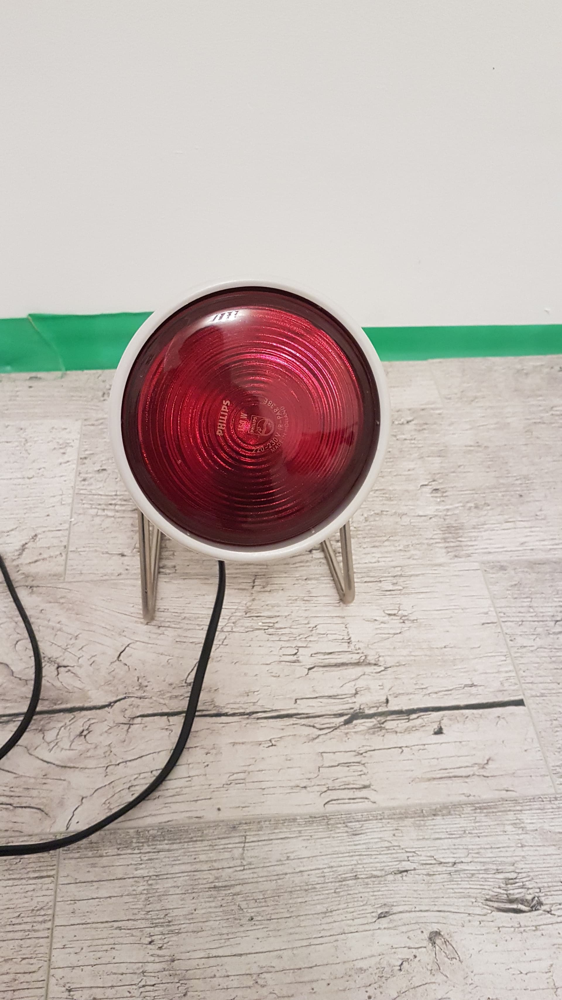 Lampa biurkowa Space Age, metal biały, stal chromowana, szkło czerwony, Niemcy, lata 60. - 359376