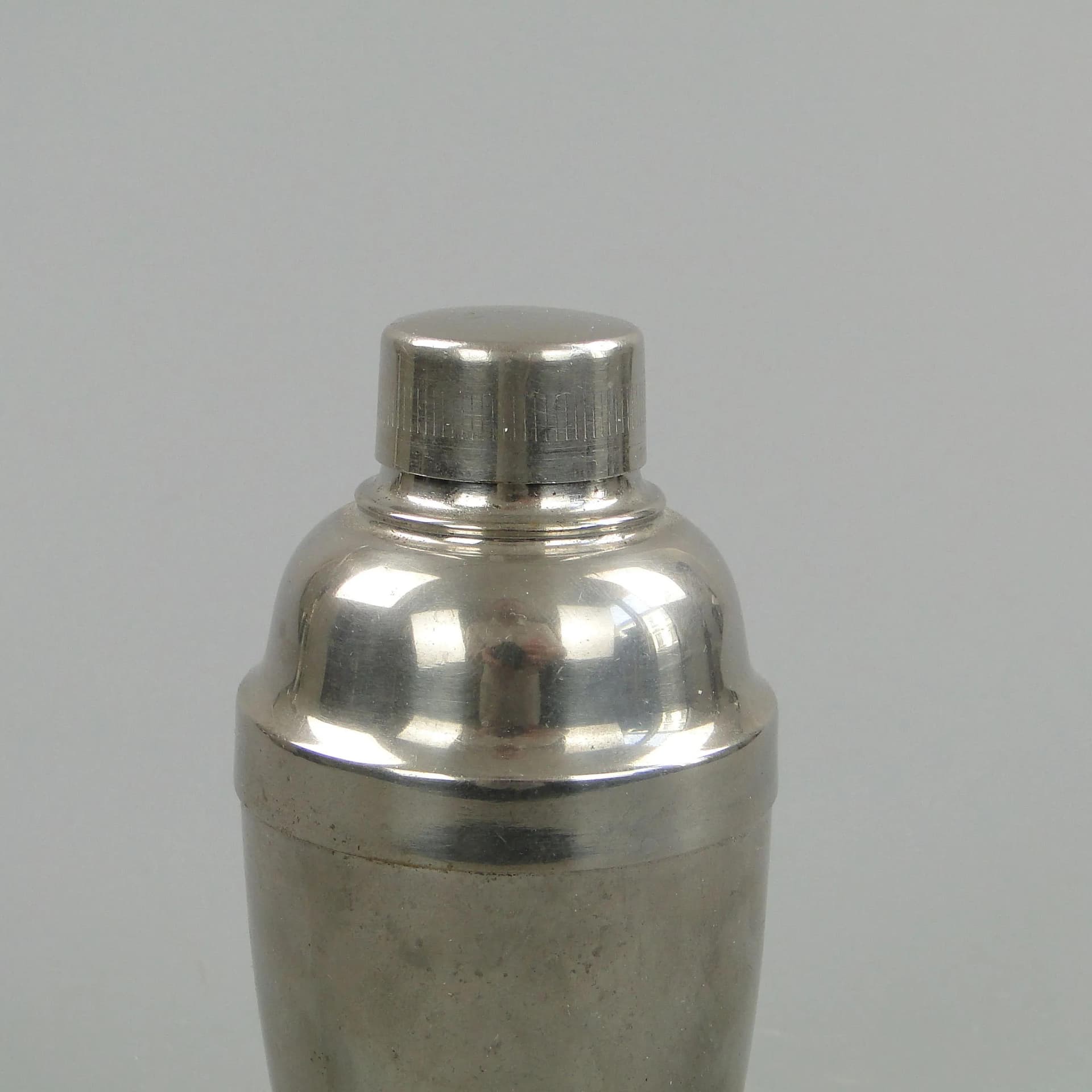 Shaker miniaturowy, srebrny, metal, art déco, lata 60. - 26508