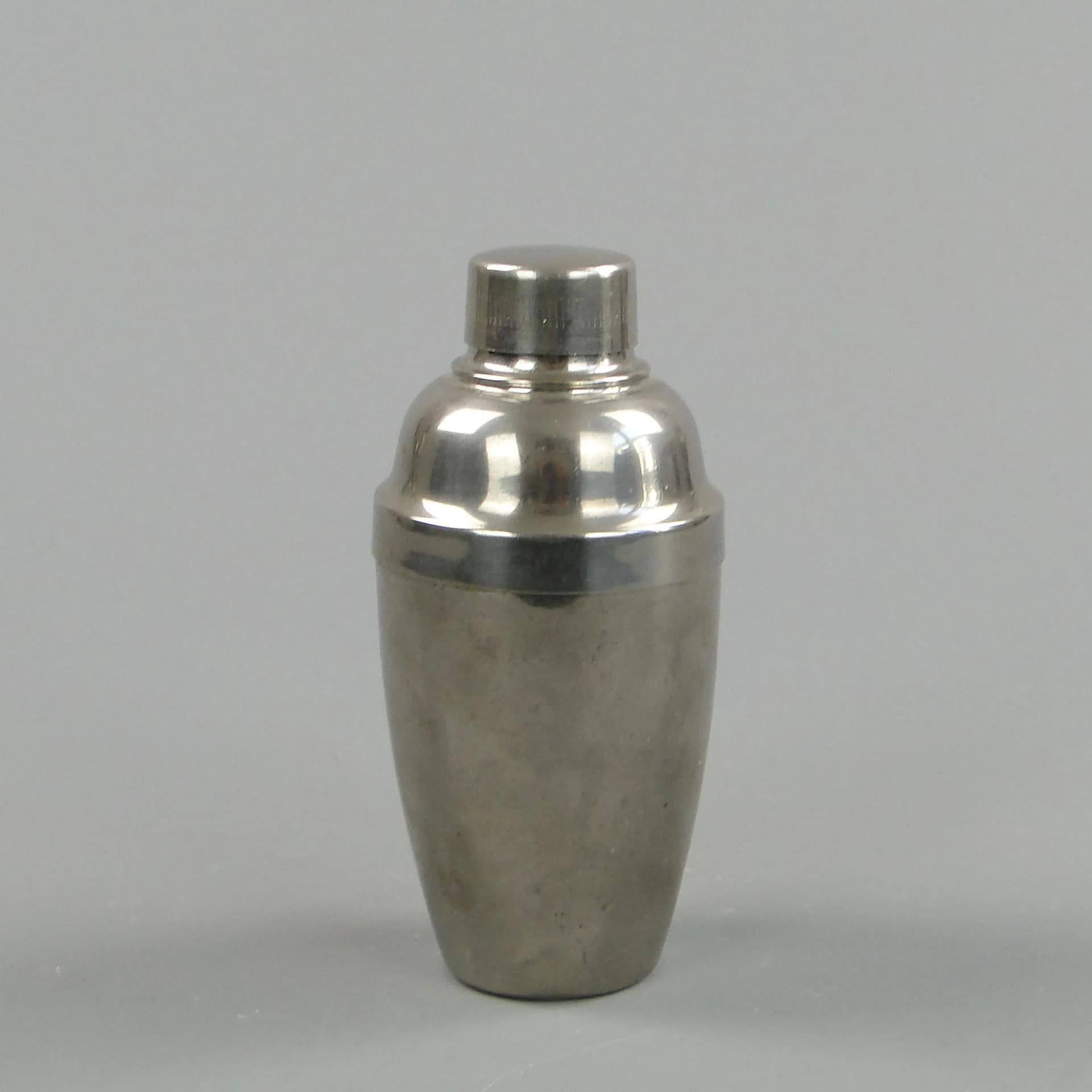 Shaker miniaturowy, srebrny, metal, art déco, lata 60. - 26506