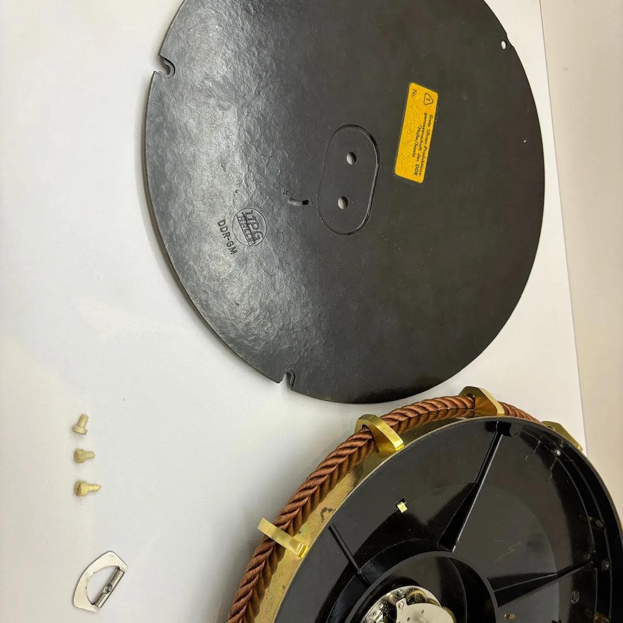 Zegar ścienny, mosiądz beżowy, UPG Halle, Niemcy, lata 60. - 26433