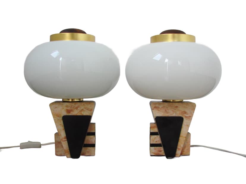 Para lamp stołowych Art Deco, szkło opalowe białe, kamień beżowy, metal czarny, mosiądz złoty, lata 50.