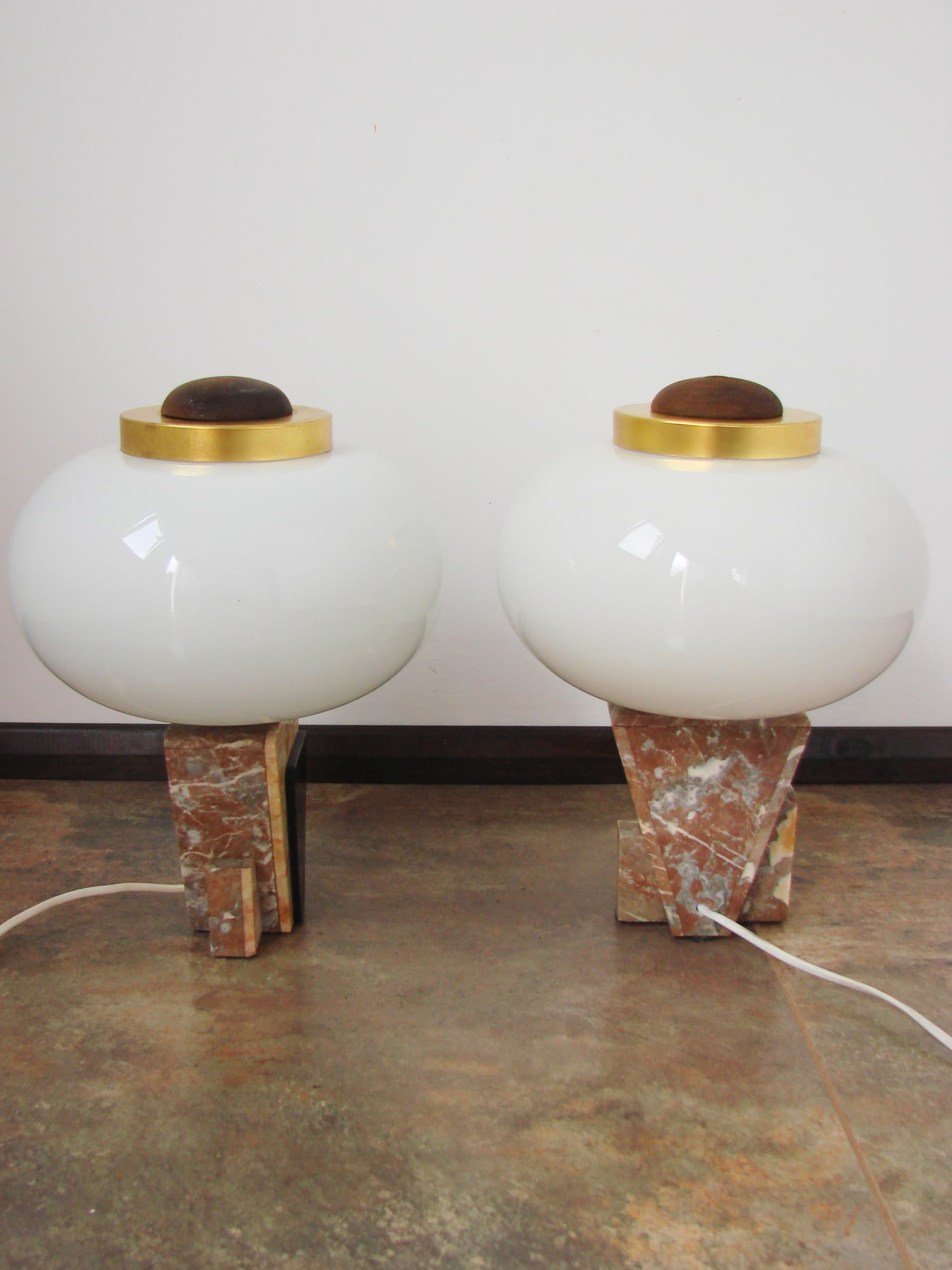 Para lamp stołowych Art Deco, szkło opalowe białe, kamień beżowy, metal czarny, mosiądz złoty, lata 50. - 360253