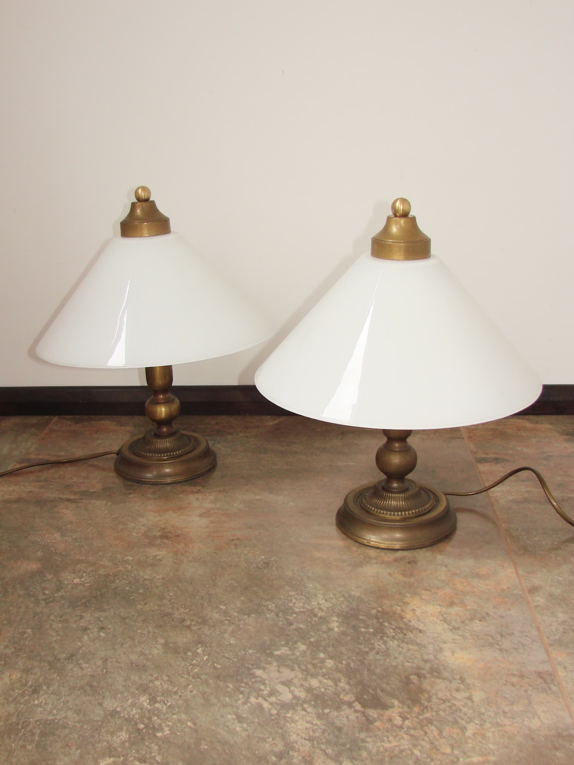 Para lamp nocnych, mosiądz złoty, szkło białe, lata 60. - 360260