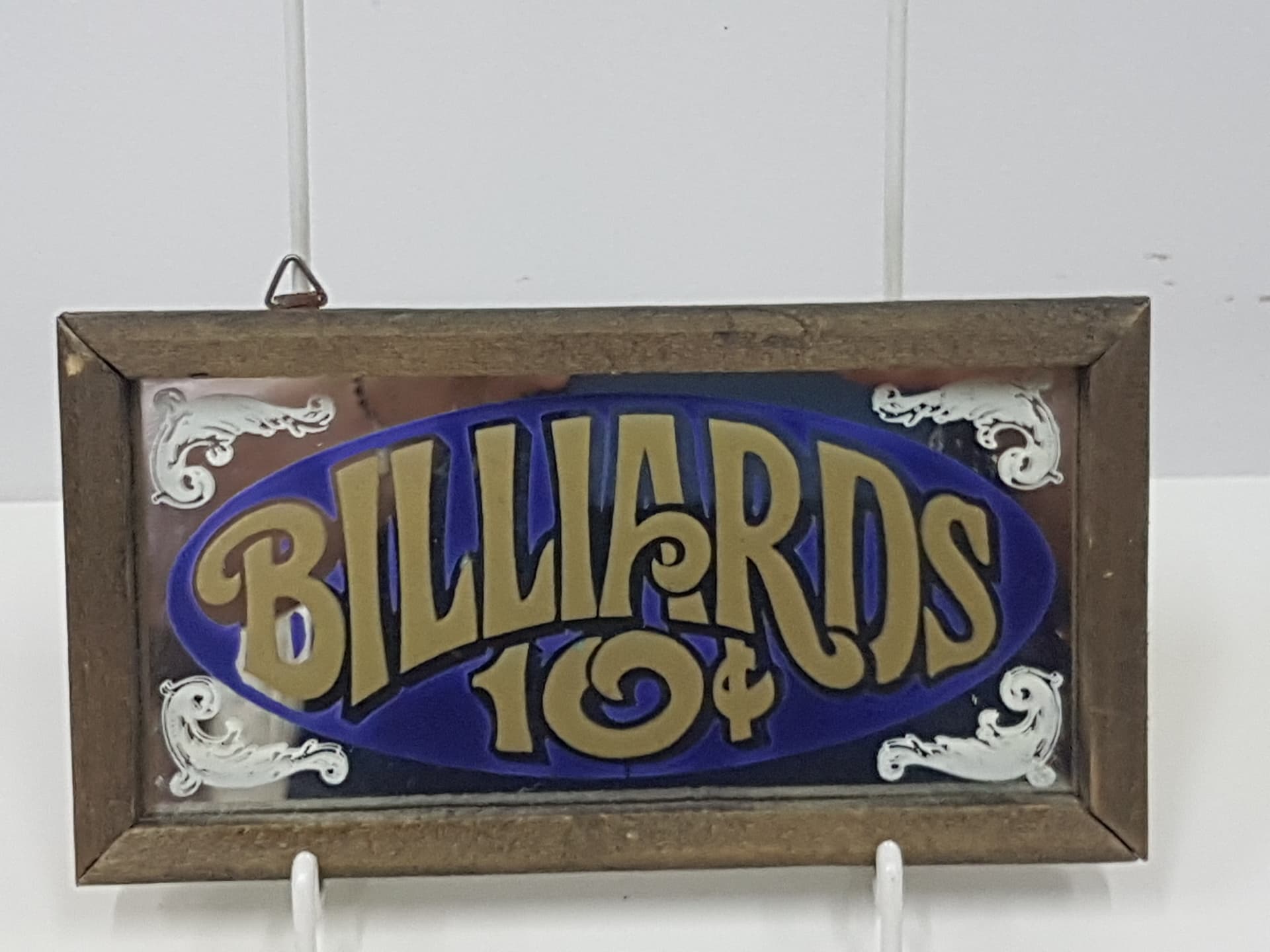 Szyld lustrzany Billiards 10¢, niebieski złoty, szkło, drewno, USA, lata 70. - 360433